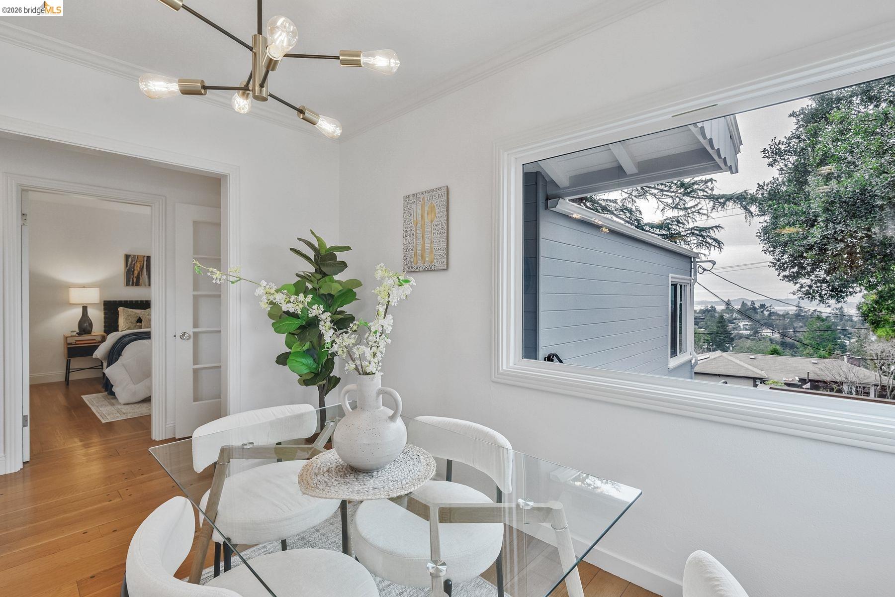 Detail Gallery Image 16 of 60 For 24 Cabrillo Pl, Oakland,  CA 94611 - 3 Beds | 2 Baths