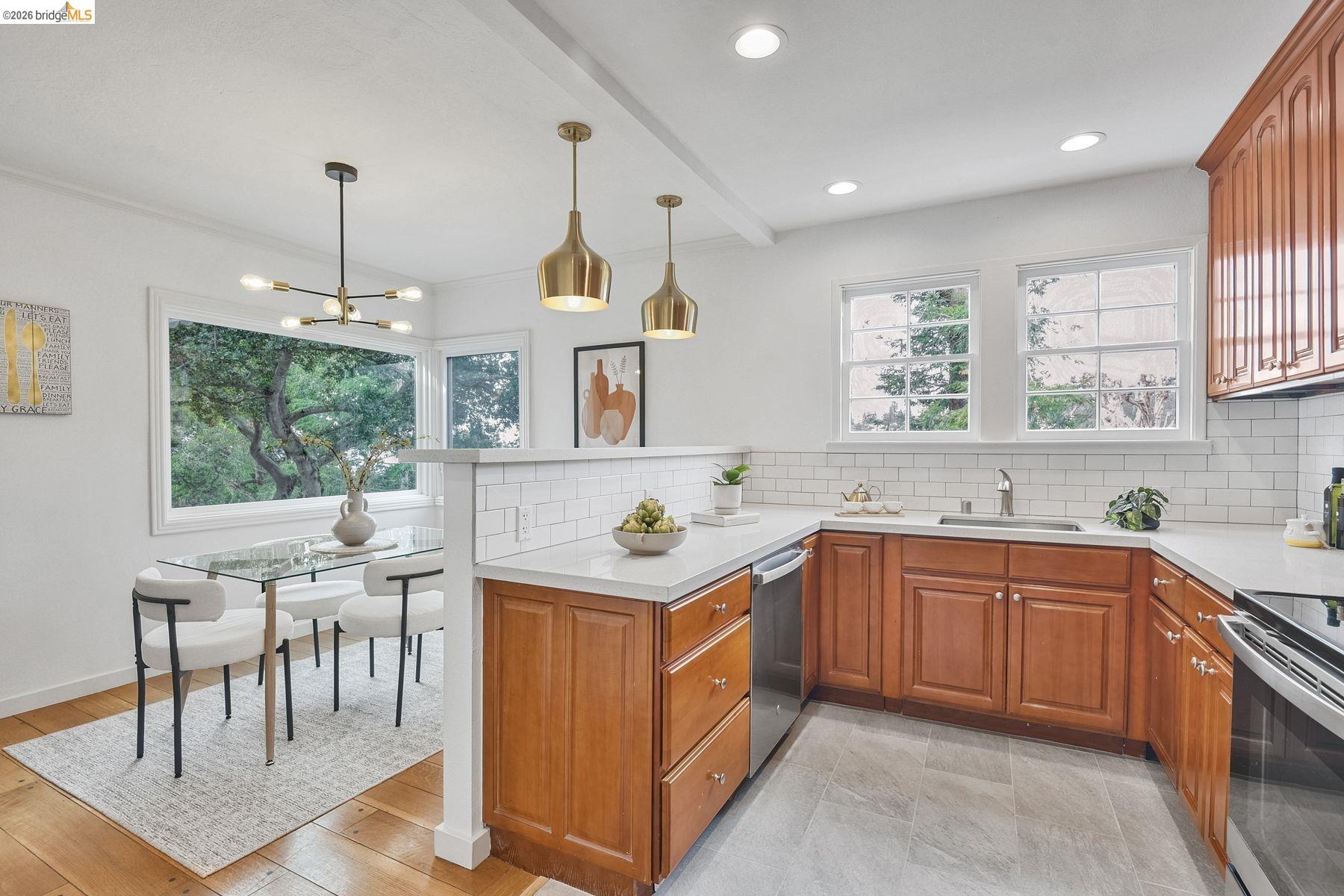 Detail Gallery Image 20 of 60 For 24 Cabrillo Pl, Oakland,  CA 94611 - 3 Beds | 2 Baths