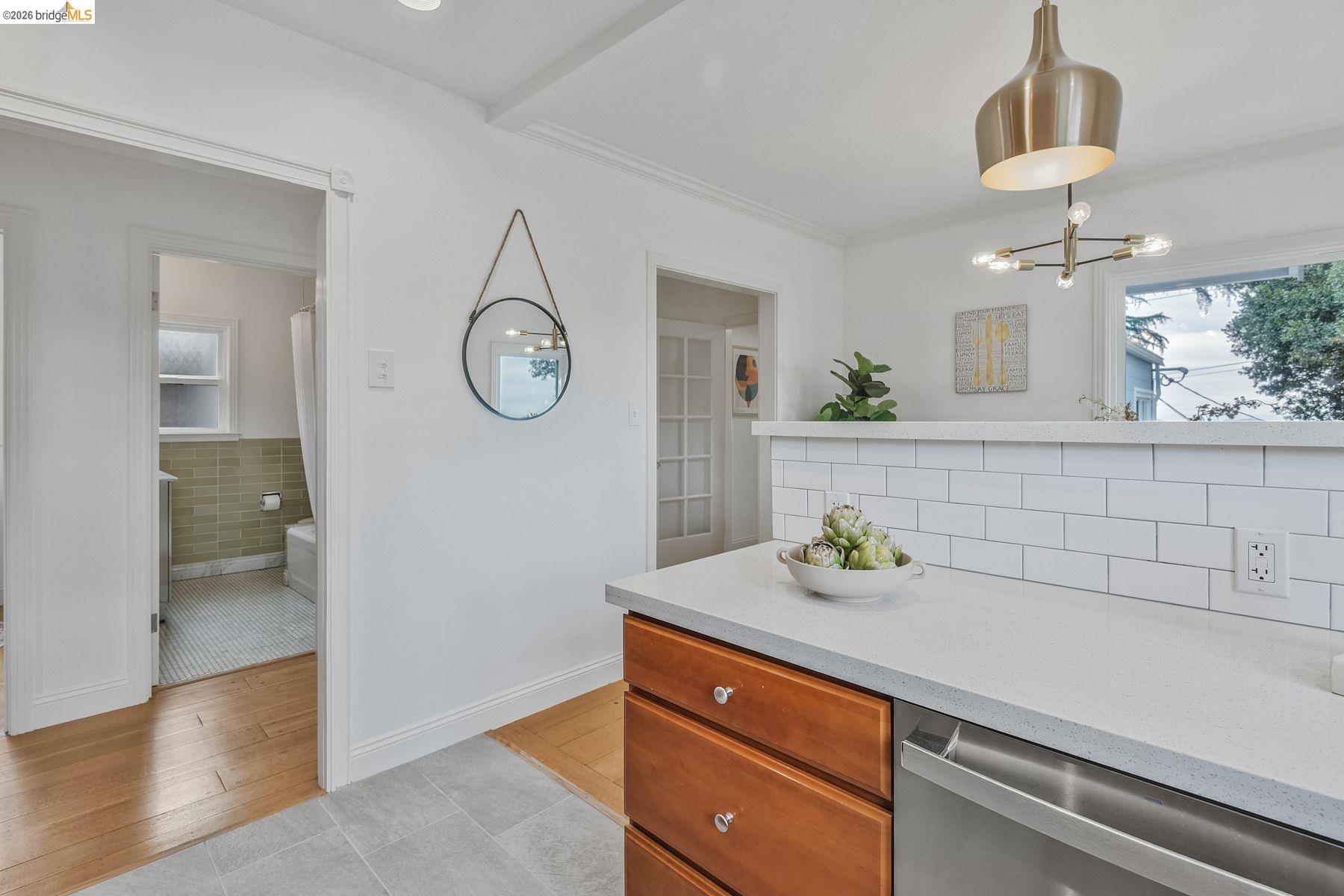 Detail Gallery Image 21 of 60 For 24 Cabrillo Pl, Oakland,  CA 94611 - 3 Beds | 2 Baths