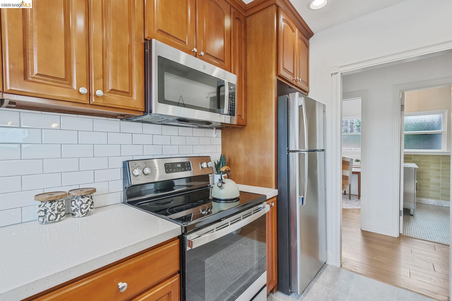 Detail Gallery Image 22 of 60 For 24 Cabrillo Pl, Oakland,  CA 94611 - 3 Beds | 2 Baths