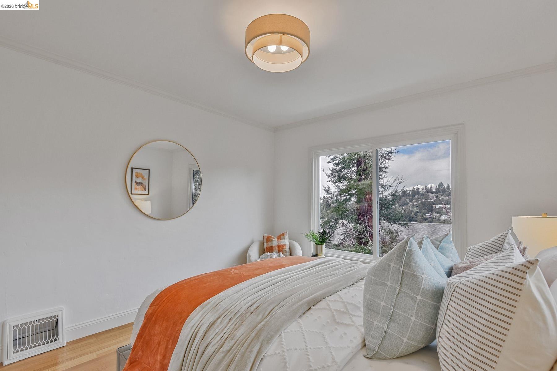 Detail Gallery Image 32 of 60 For 24 Cabrillo Pl, Oakland,  CA 94611 - 3 Beds | 2 Baths