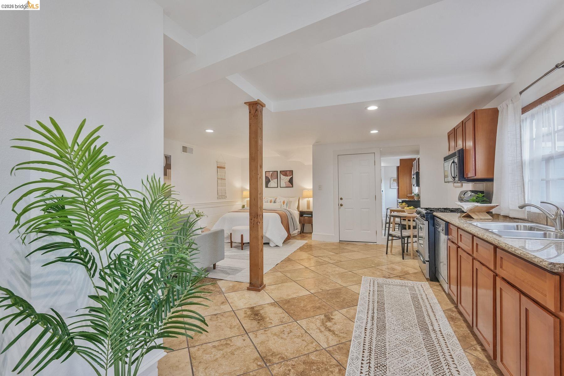 Detail Gallery Image 37 of 60 For 24 Cabrillo Pl, Oakland,  CA 94611 - 3 Beds | 2 Baths