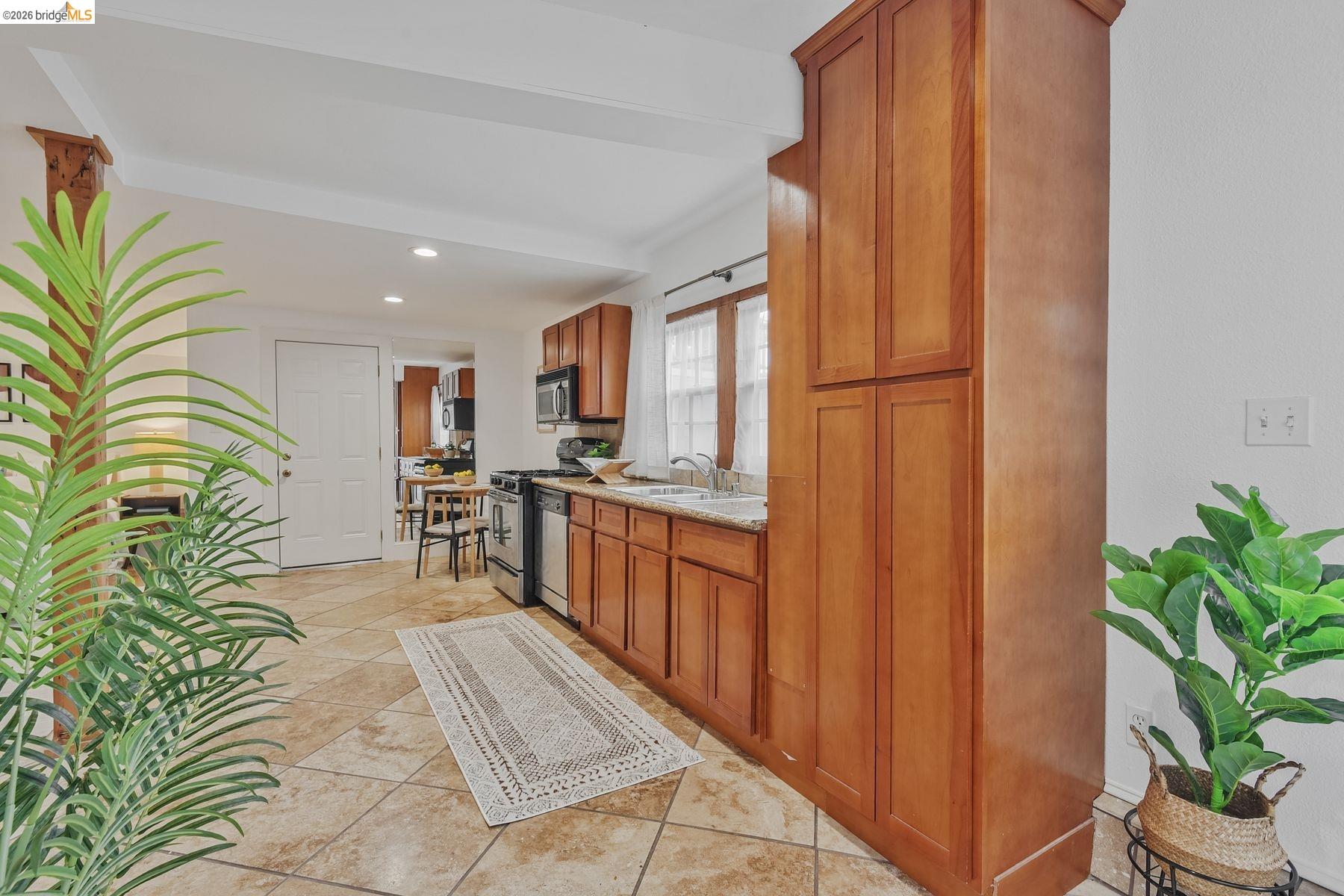 Detail Gallery Image 38 of 60 For 24 Cabrillo Pl, Oakland,  CA 94611 - 3 Beds | 2 Baths