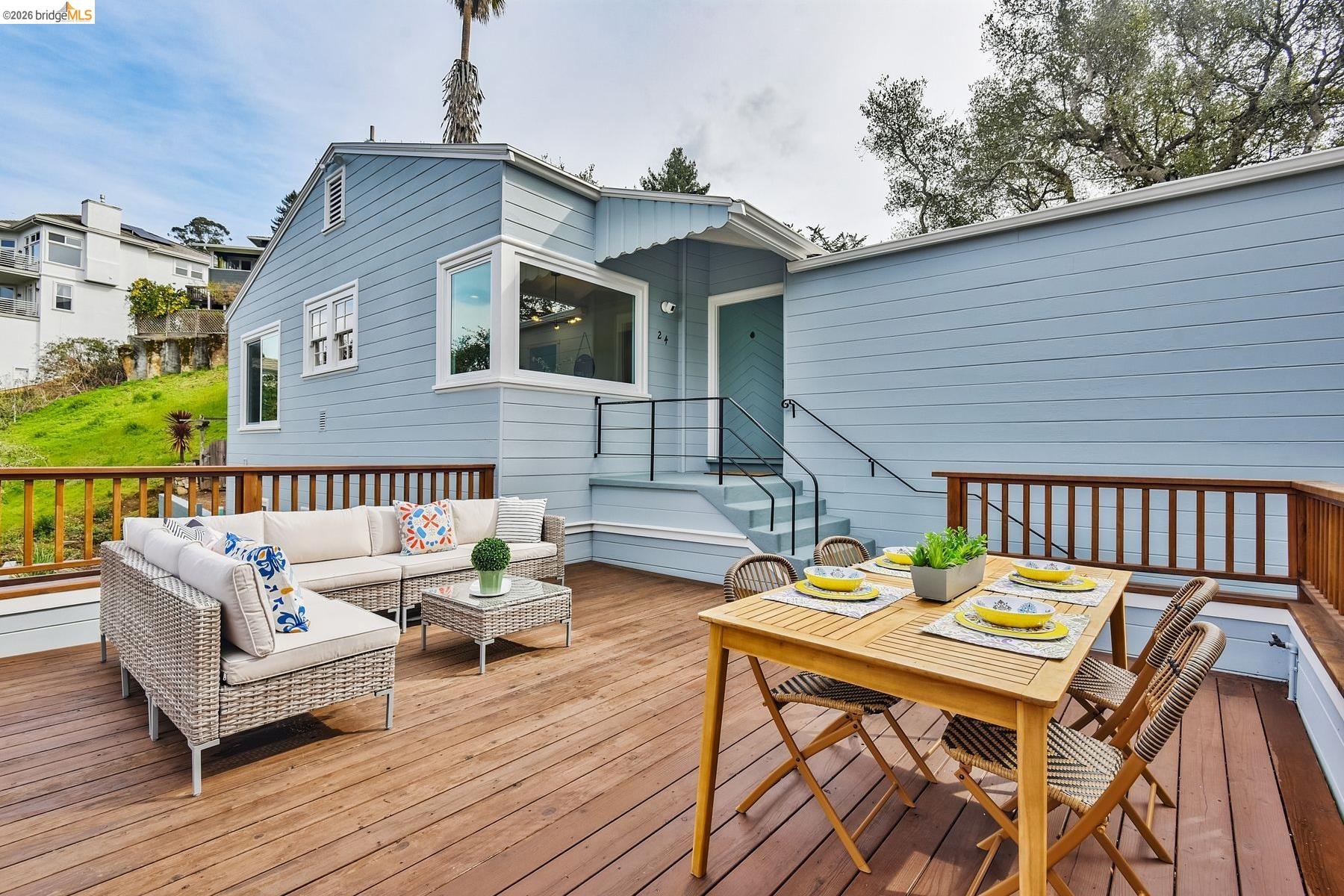 Detail Gallery Image 5 of 60 For 24 Cabrillo Pl, Oakland,  CA 94611 - 3 Beds | 2 Baths