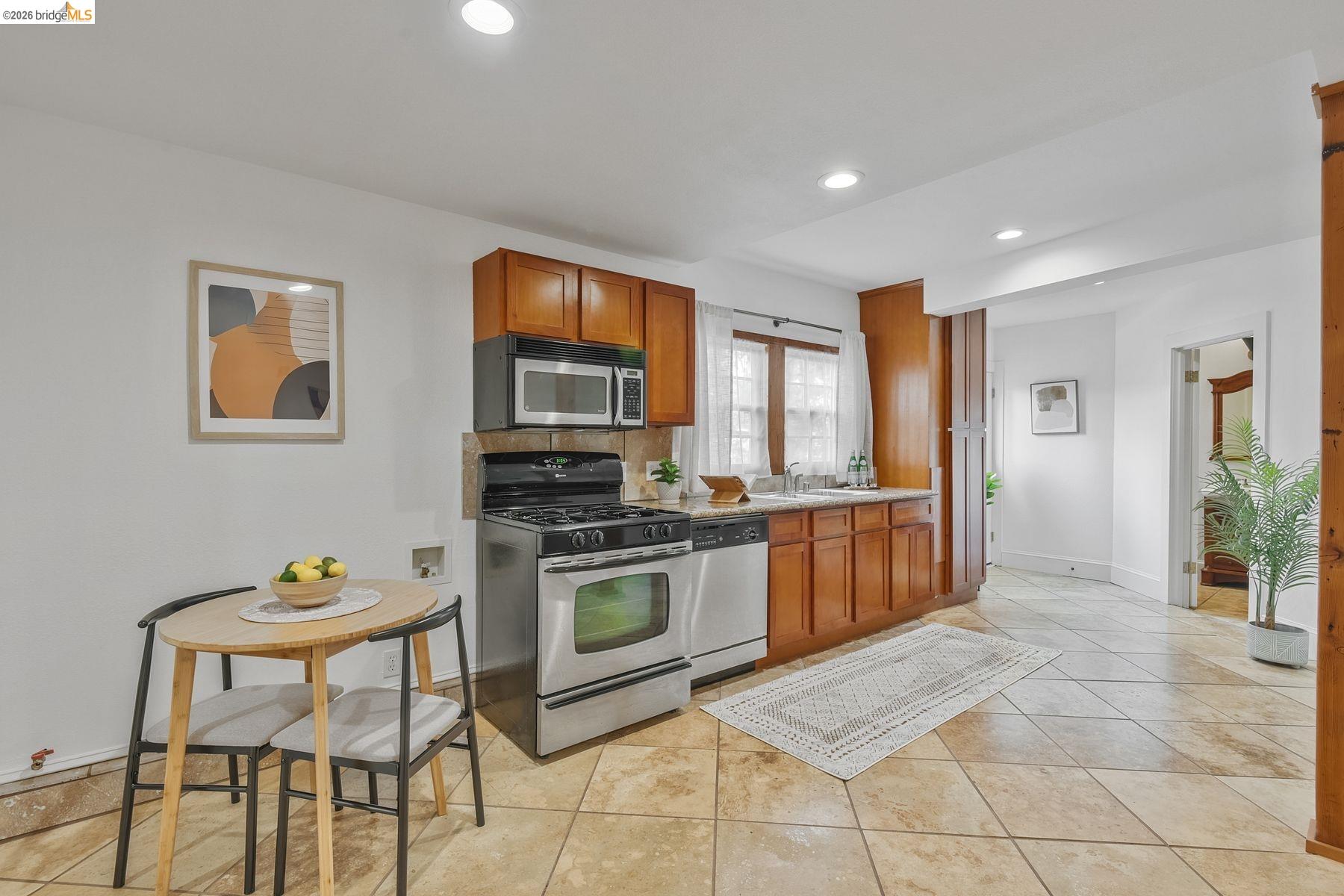 Detail Gallery Image 42 of 60 For 24 Cabrillo Pl, Oakland,  CA 94611 - 3 Beds | 2 Baths