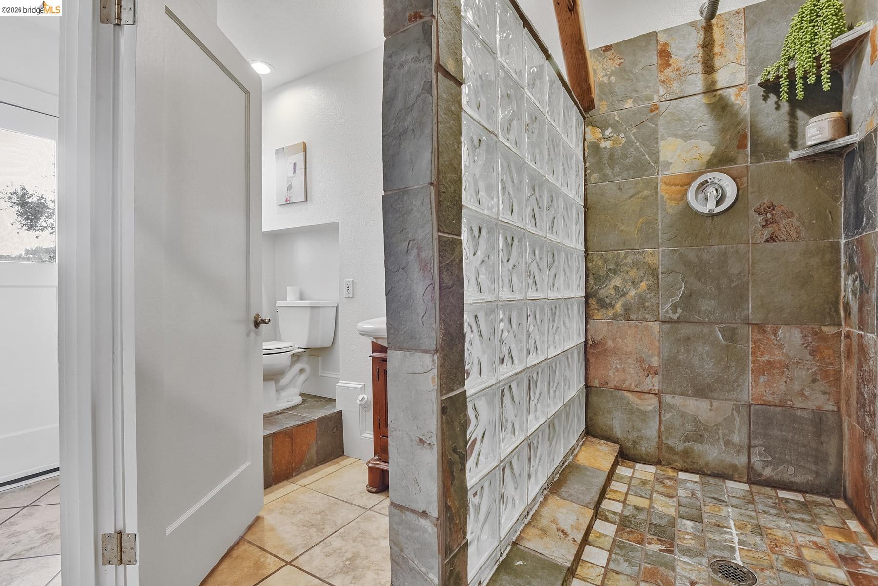 Detail Gallery Image 43 of 60 For 24 Cabrillo Pl, Oakland,  CA 94611 - 3 Beds | 2 Baths