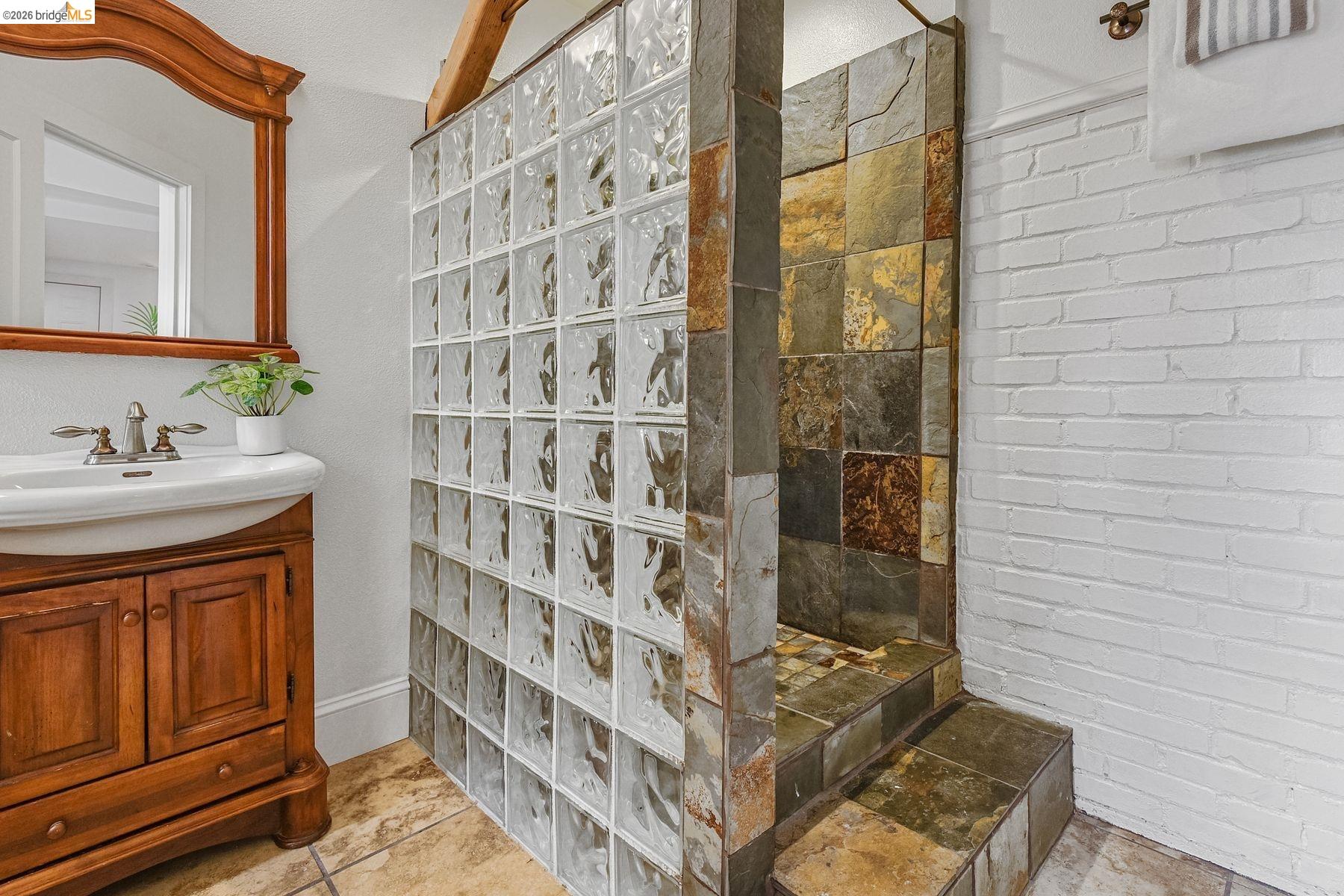 Detail Gallery Image 44 of 60 For 24 Cabrillo Pl, Oakland,  CA 94611 - 3 Beds | 2 Baths