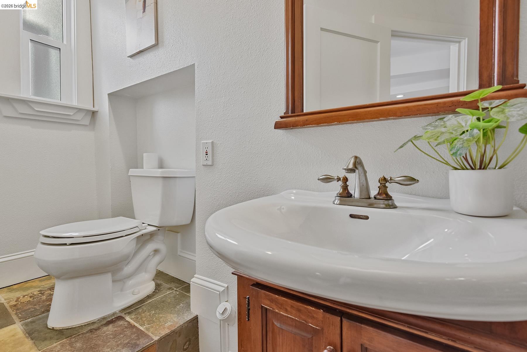 Detail Gallery Image 45 of 60 For 24 Cabrillo Pl, Oakland,  CA 94611 - 3 Beds | 2 Baths