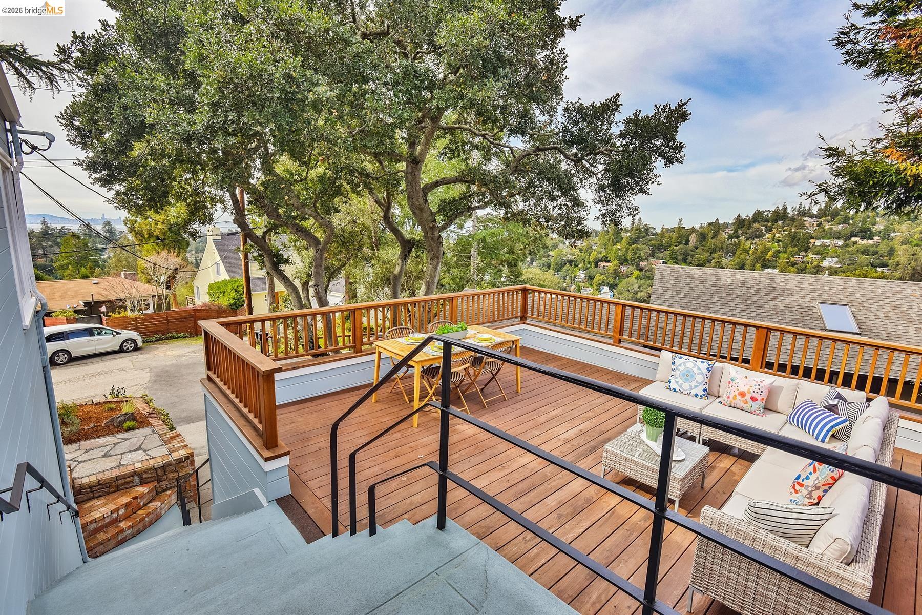 Detail Gallery Image 7 of 60 For 24 Cabrillo Pl, Oakland,  CA 94611 - 3 Beds | 2 Baths