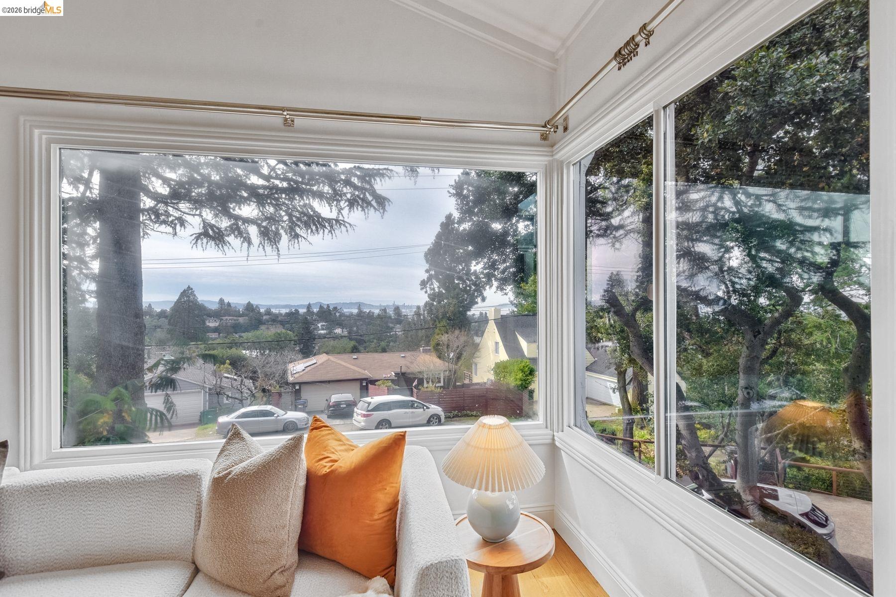 Detail Gallery Image 10 of 60 For 24 Cabrillo Pl, Oakland,  CA 94611 - 3 Beds | 2 Baths