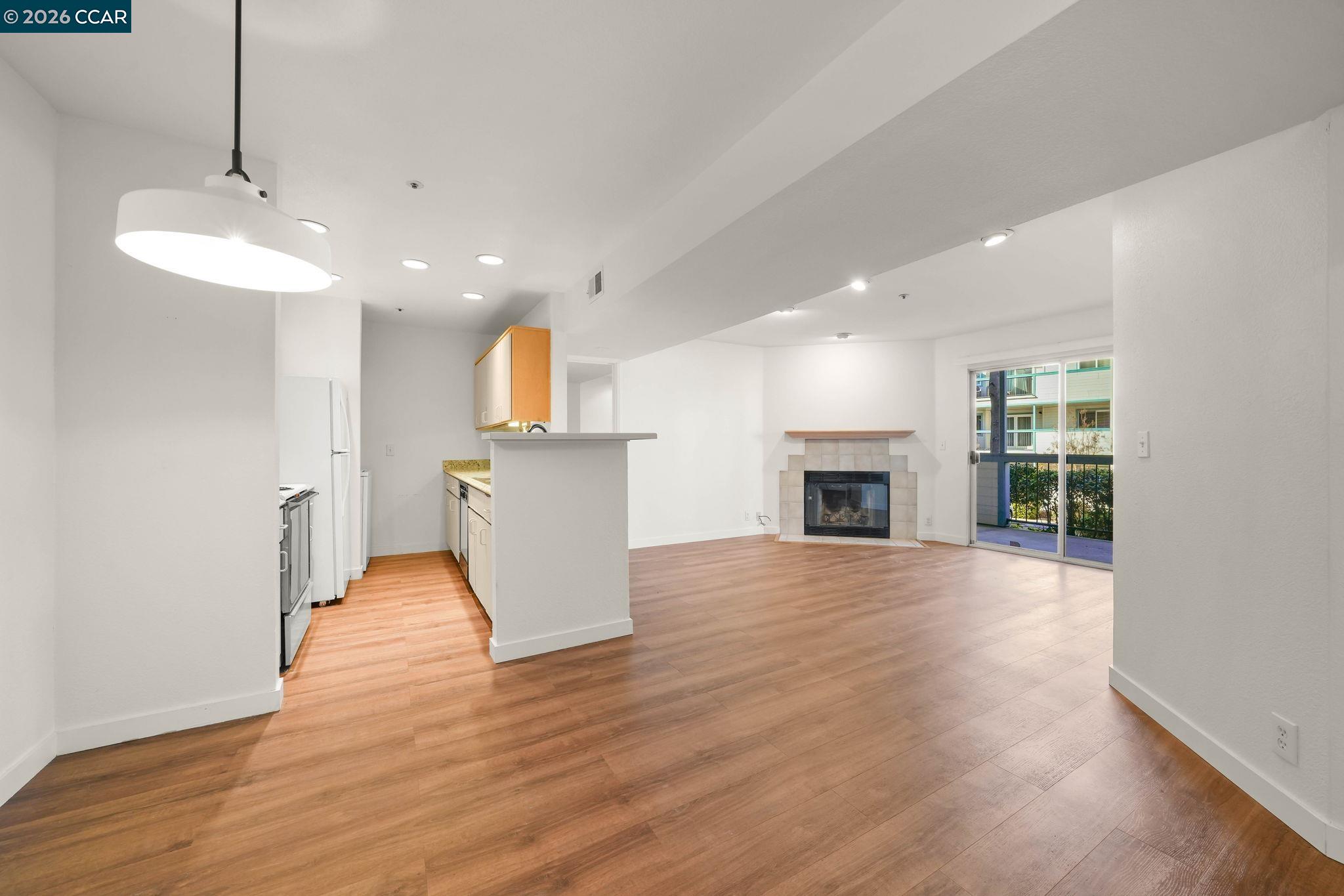 Detail Gallery Image 2 of 28 For 1430 Bel Air Dr #103,  Concord,  CA 94521 - 2 Beds | 2 Baths