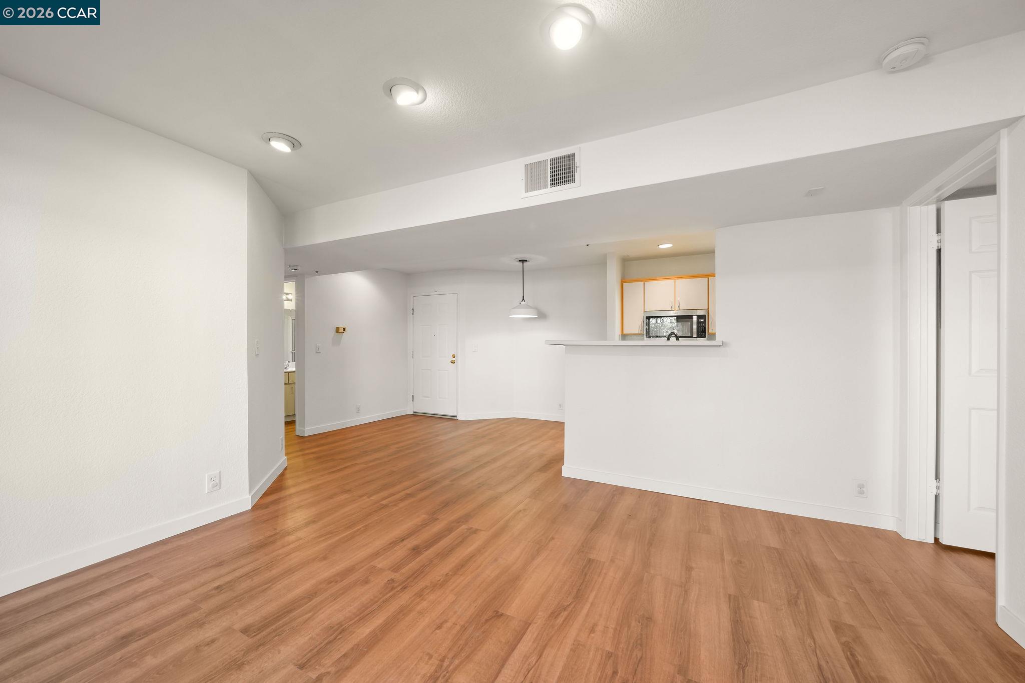 Detail Gallery Image 3 of 28 For 1430 Bel Air Dr #103,  Concord,  CA 94521 - 2 Beds | 2 Baths