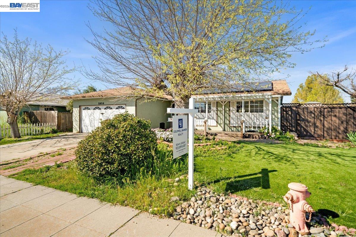 Detail Gallery Image 2 of 20 For 5954 Running Hills Ave, Livermore,  CA 94551 - 3 Beds | 2 Baths