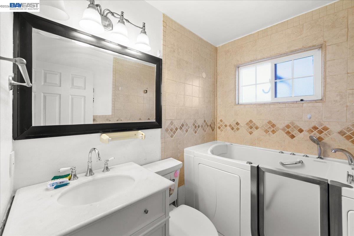 Detail Gallery Image 11 of 20 For 5954 Running Hills Ave, Livermore,  CA 94551 - 3 Beds | 2 Baths