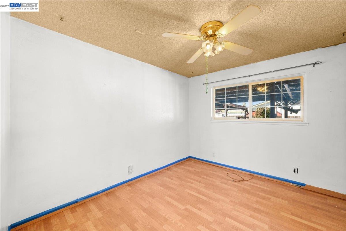 Detail Gallery Image 12 of 20 For 5954 Running Hills Ave, Livermore,  CA 94551 - 3 Beds | 2 Baths