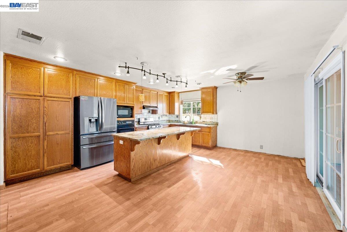 Detail Gallery Image 6 of 20 For 5954 Running Hills Ave, Livermore,  CA 94551 - 3 Beds | 2 Baths