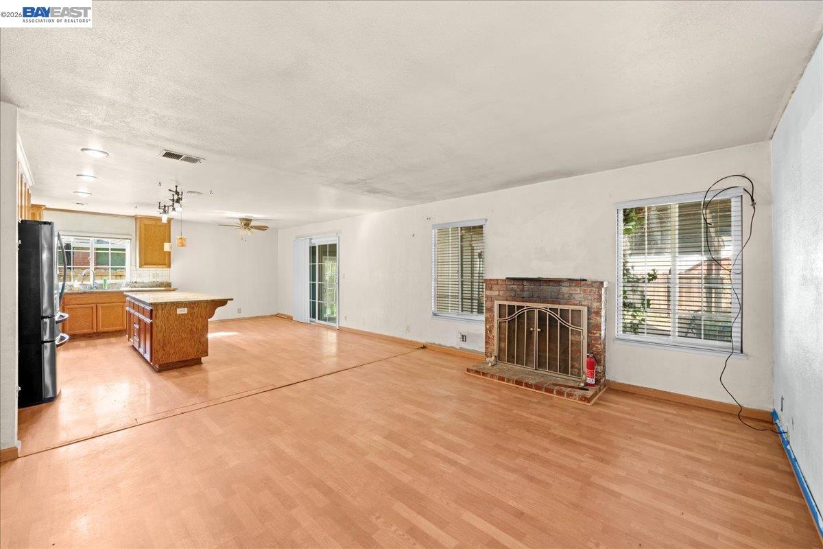 Detail Gallery Image 8 of 20 For 5954 Running Hills Ave, Livermore,  CA 94551 - 3 Beds | 2 Baths