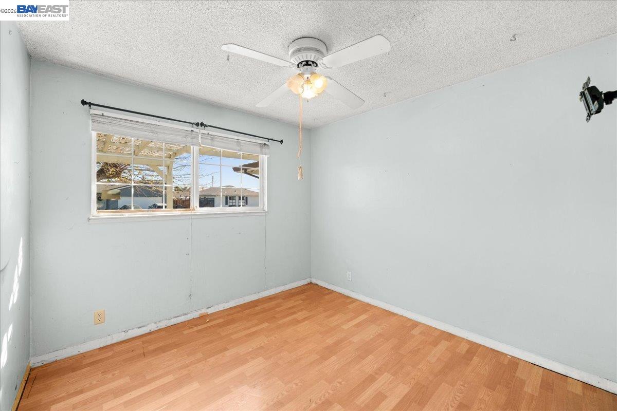 Detail Gallery Image 9 of 20 For 5954 Running Hills Ave, Livermore,  CA 94551 - 3 Beds | 2 Baths