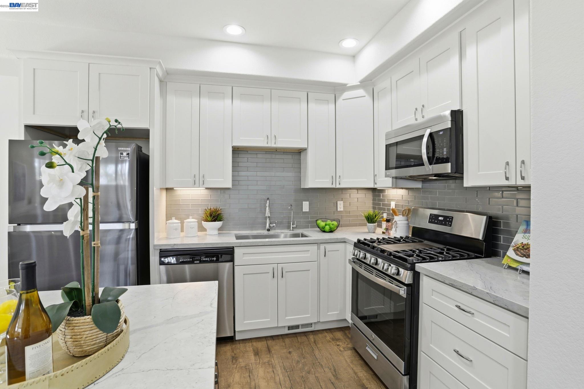 Detail Gallery Image 13 of 37 For 399 Bundy Ave, San Jose,  CA 95117 - 2 Beds | 2/1 Baths