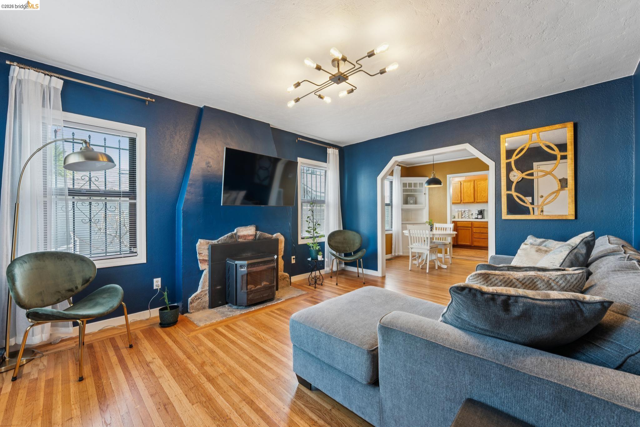 Detail Gallery Image 4 of 31 For 6019 Brann St, Oakland,  CA 94605 - 2 Beds | 1 Baths