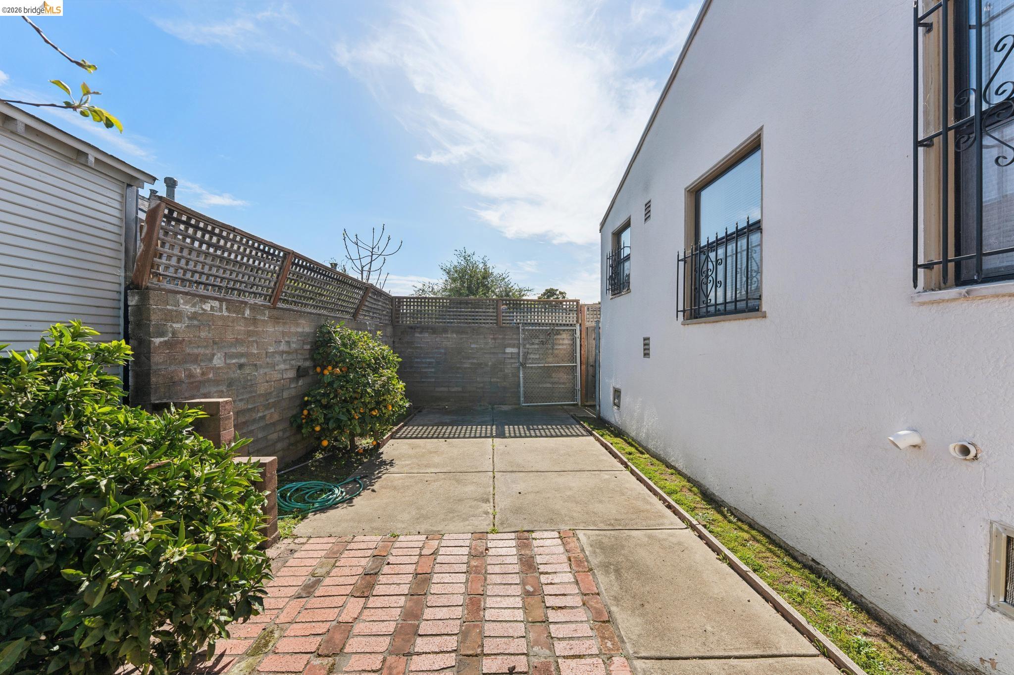 Detail Gallery Image 28 of 31 For 6019 Brann St, Oakland,  CA 94605 - 2 Beds | 1 Baths