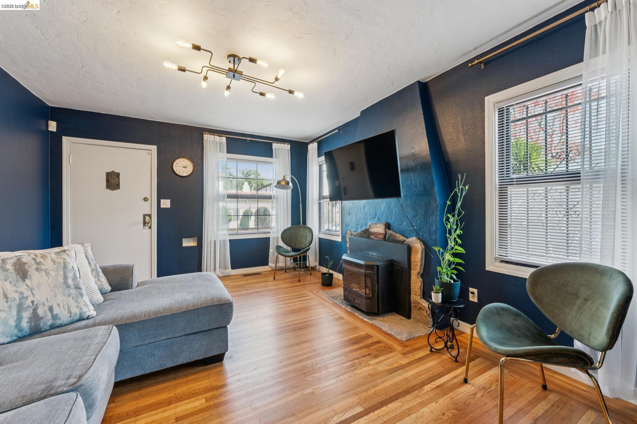 Detail Gallery Image 5 of 31 For 6019 Brann St, Oakland,  CA 94605 - 2 Beds | 1 Baths