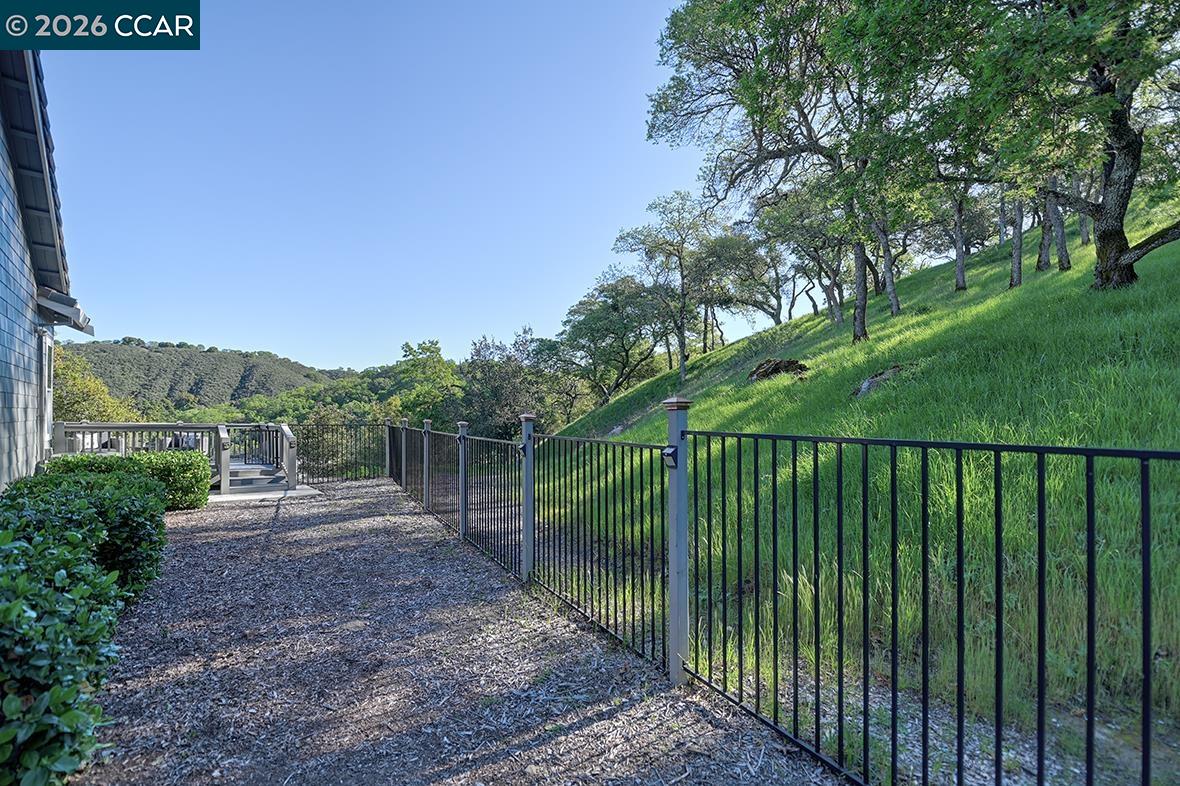 Detail Gallery Image 17 of 55 For 6415 Horsemans Canyon Dr, Walnut Creek,  CA 94595 - 3 Beds | 3 Baths