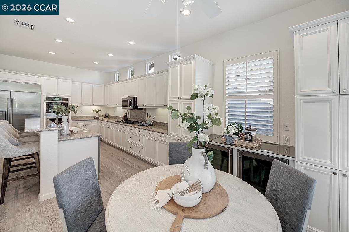 Detail Gallery Image 6 of 55 For 6415 Horsemans Canyon Dr, Walnut Creek,  CA 94595 - 3 Beds | 3 Baths