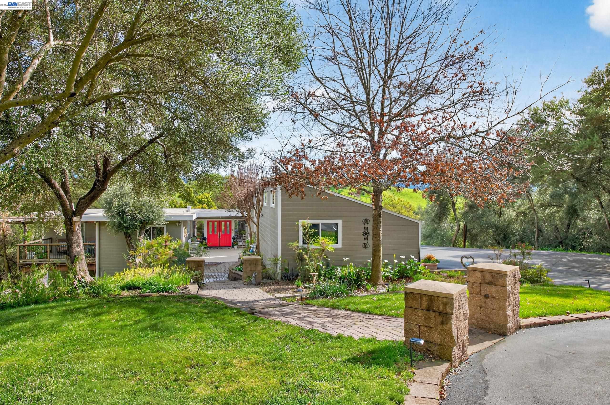 Detail Gallery Image 2 of 59 For 10700 Foothill Rd, Sunol,  CA 94586 - 3 Beds | 3 Baths