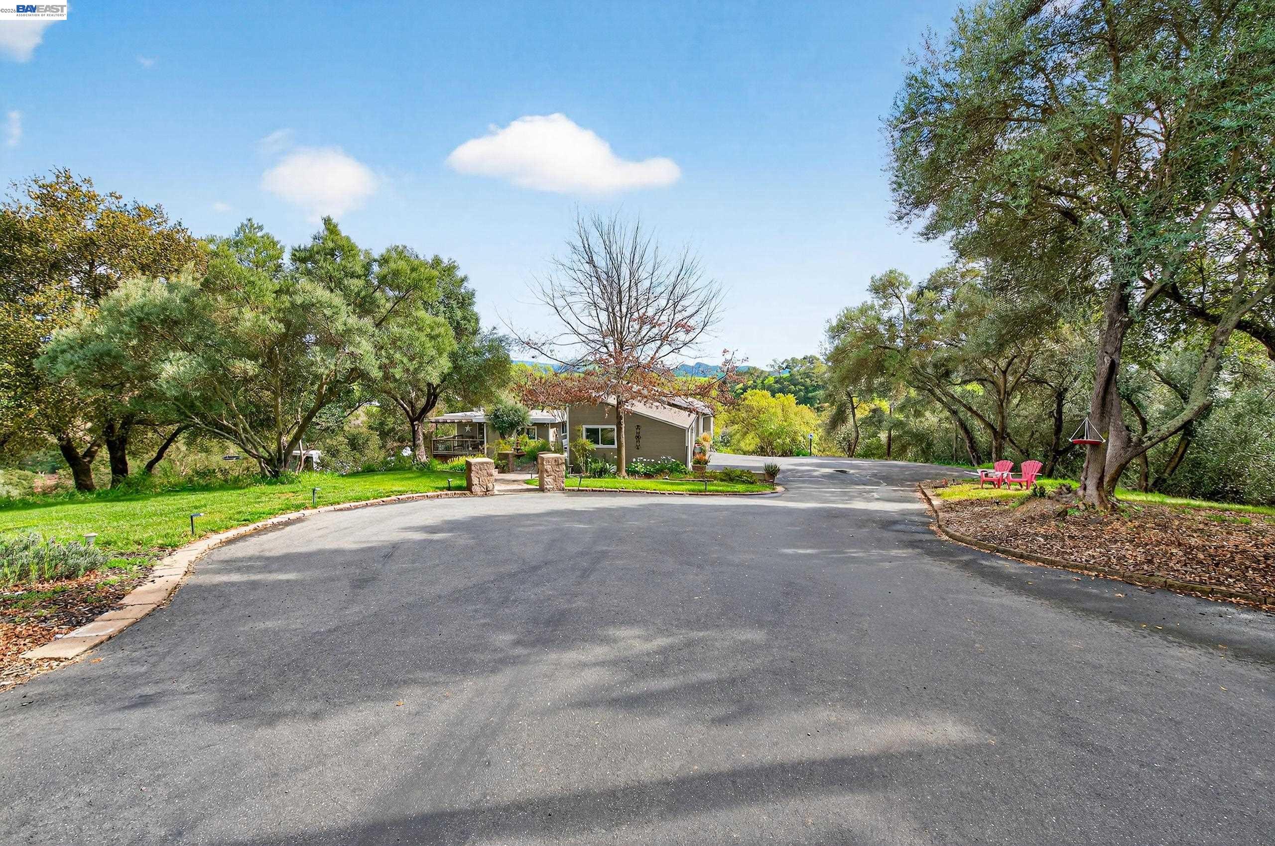 Detail Gallery Image 3 of 59 For 10700 Foothill Rd, Sunol,  CA 94586 - 3 Beds | 3 Baths