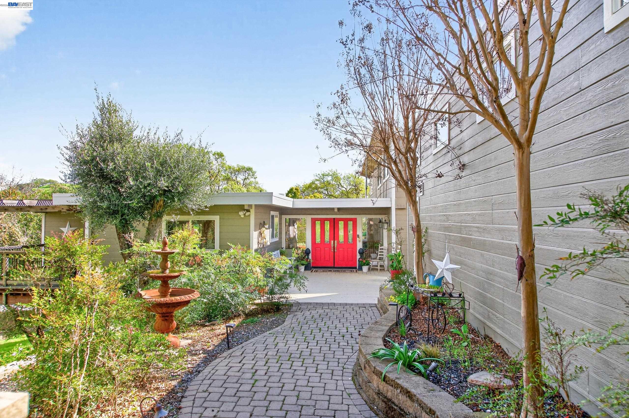 Detail Gallery Image 4 of 60 For 10700 Foothill Rd, Sunol,  CA 94586 - 3 Beds | 3 Baths