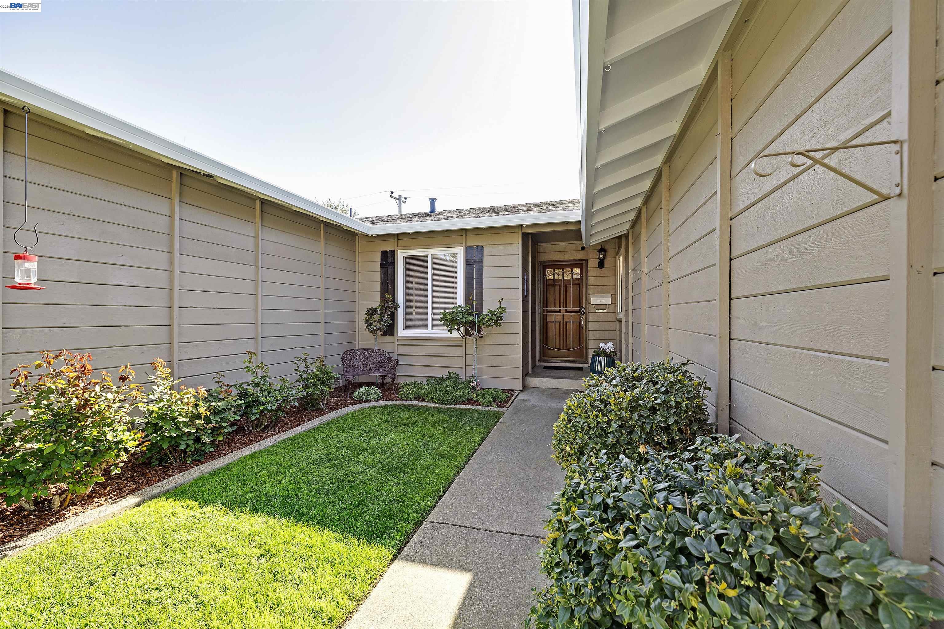 Detail Gallery Image 3 of 18 For 3623 Sutton Loop, Fremont,  CA 94536 - 4 Beds | 2 Baths