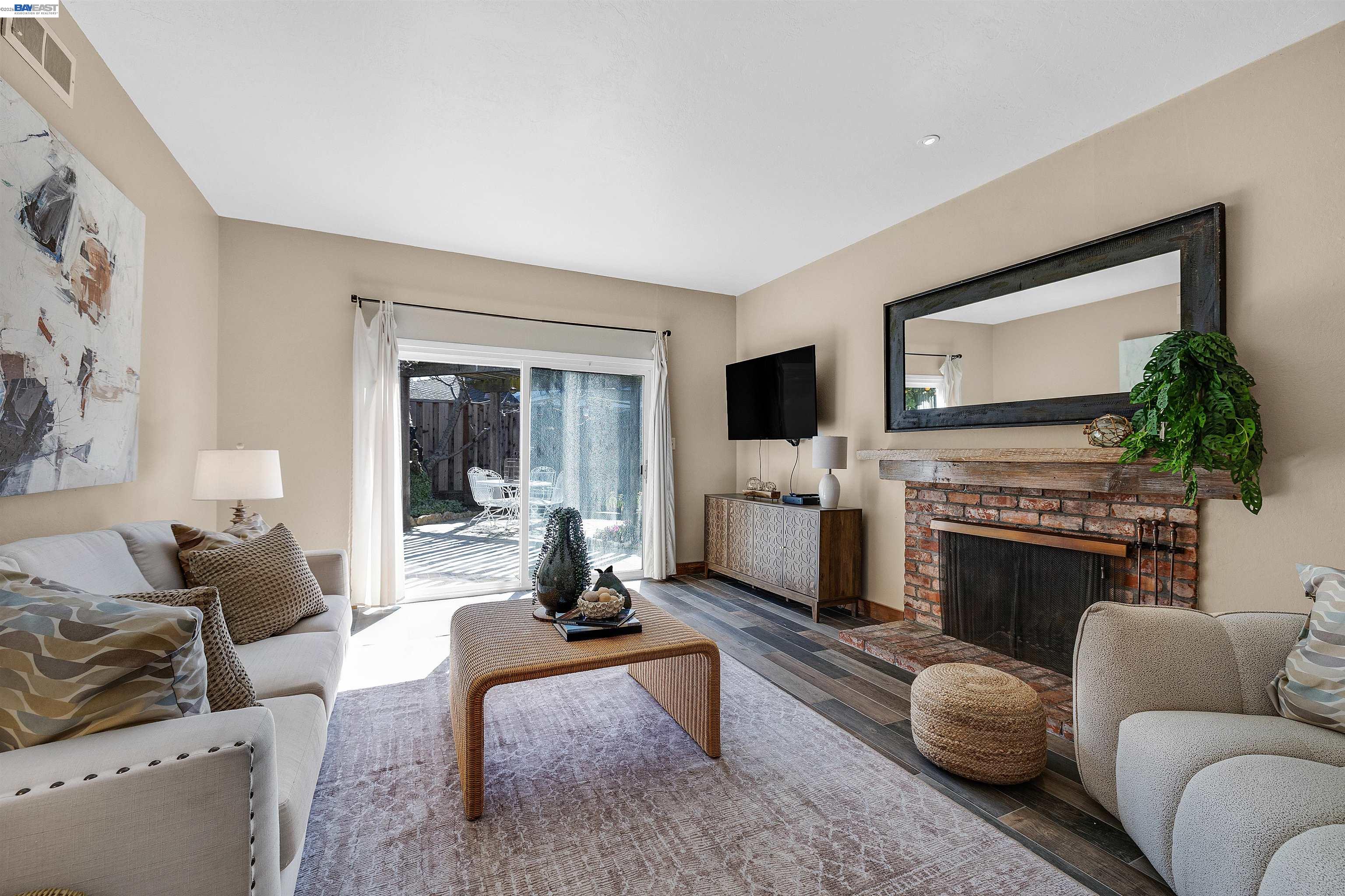 Detail Gallery Image 5 of 18 For 3623 Sutton Loop, Fremont,  CA 94536 - 4 Beds | 2 Baths