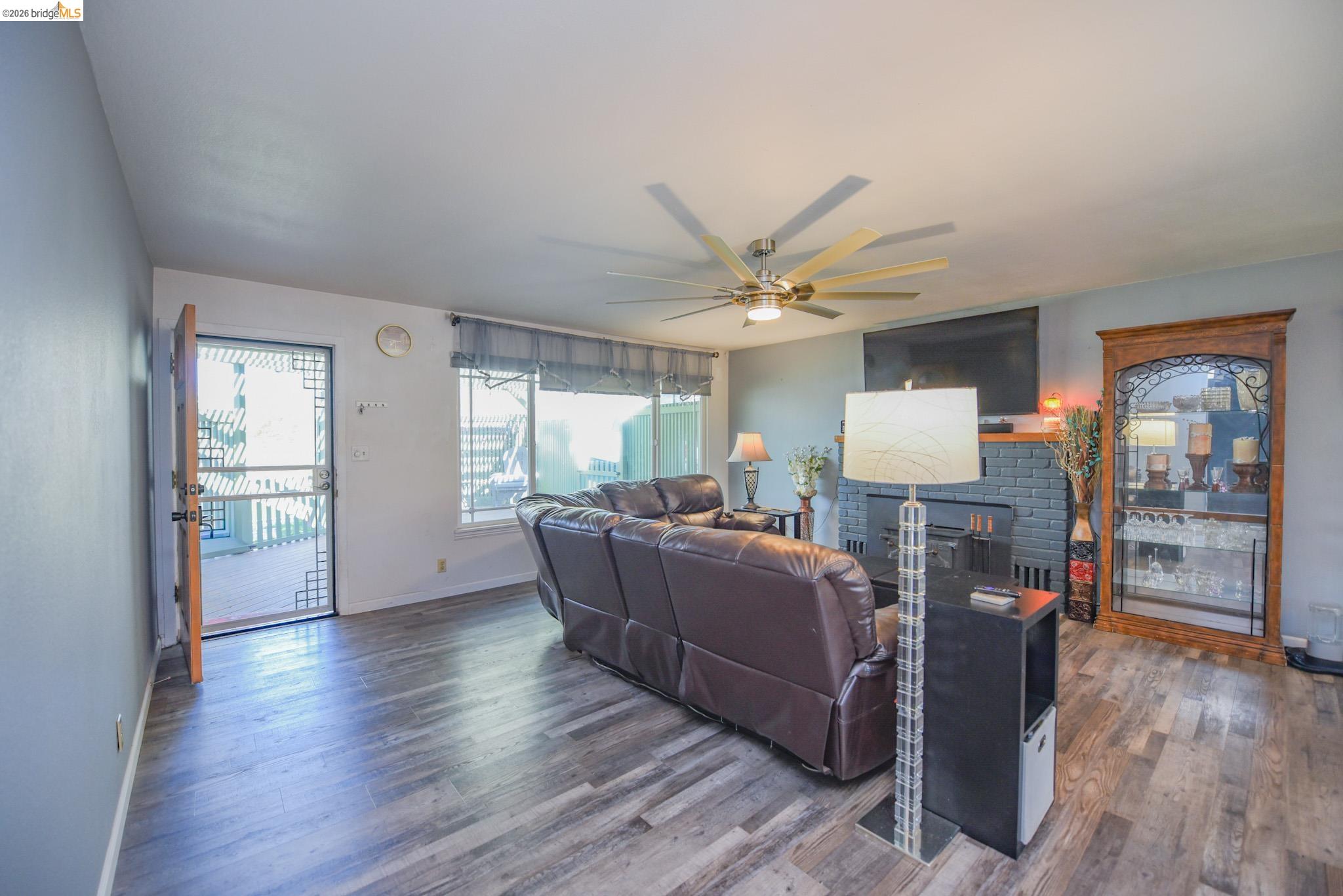 Detail Gallery Image 4 of 44 For 12933 Chaparral Rd, Sonora,  CA 95370 - 4 Beds | 2 Baths