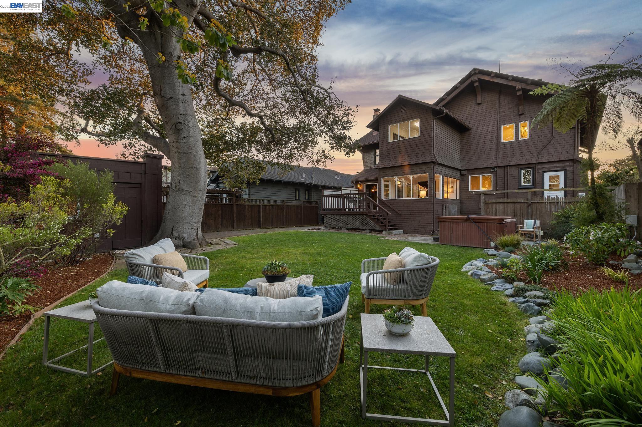 Detail Gallery Image 3 of 59 For 1122 Bay Street, Alameda,  CA 94501 - 4 Beds | 2/1 Baths