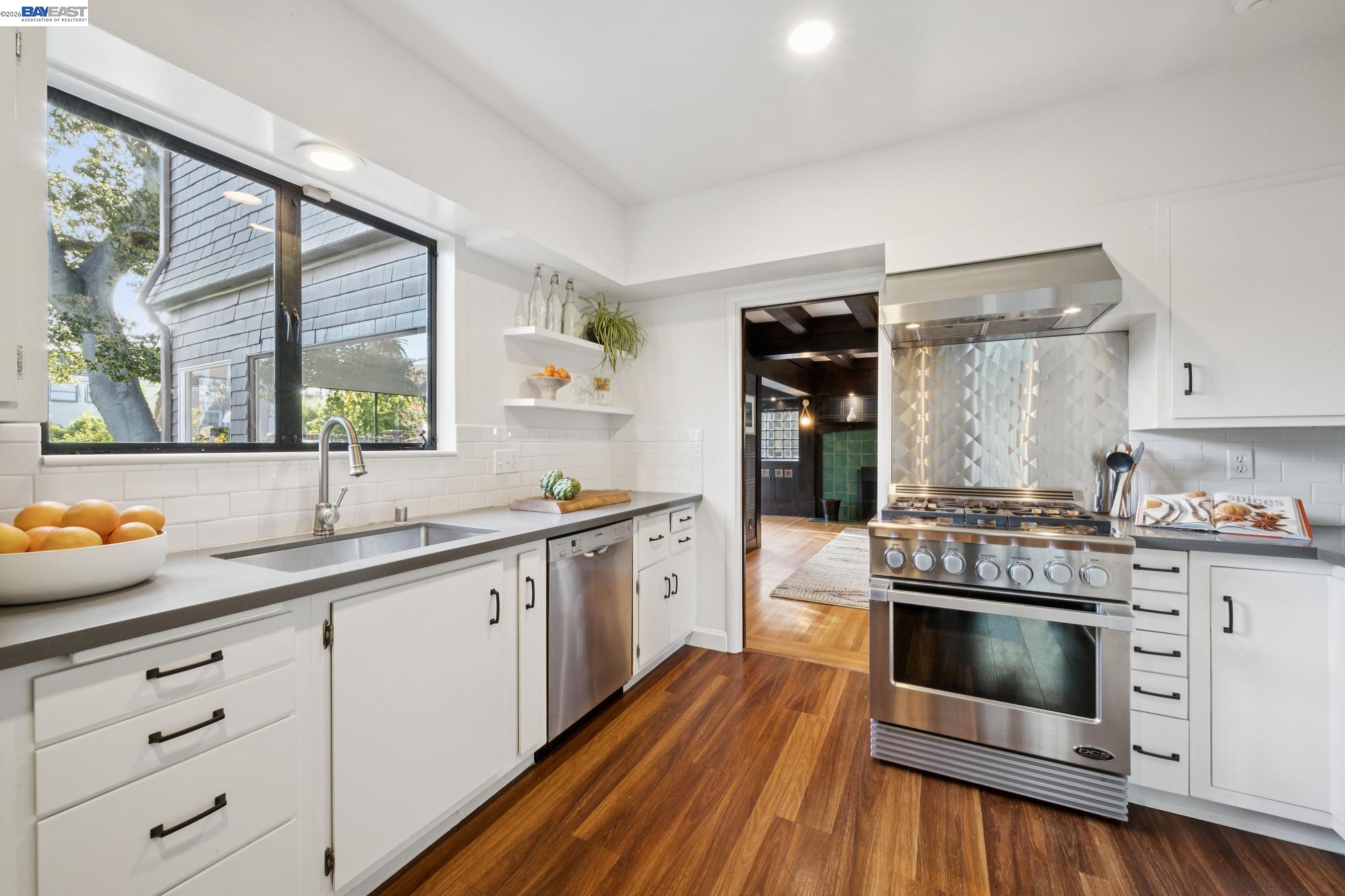 Detail Gallery Image 27 of 59 For 1122 Bay Street, Alameda,  CA 94501 - 4 Beds | 2/1 Baths