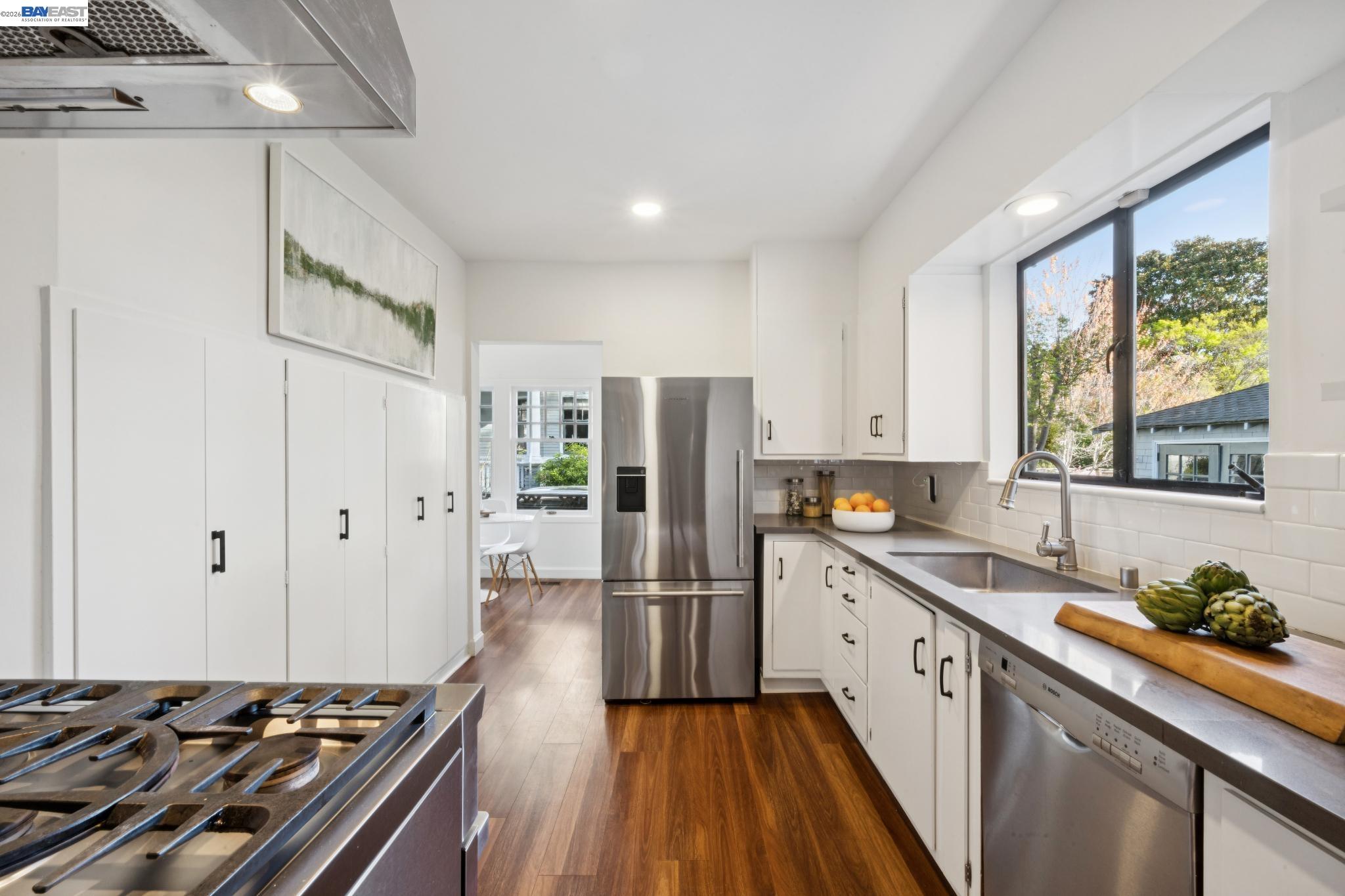 Detail Gallery Image 29 of 59 For 1122 Bay Street, Alameda,  CA 94501 - 4 Beds | 2/1 Baths