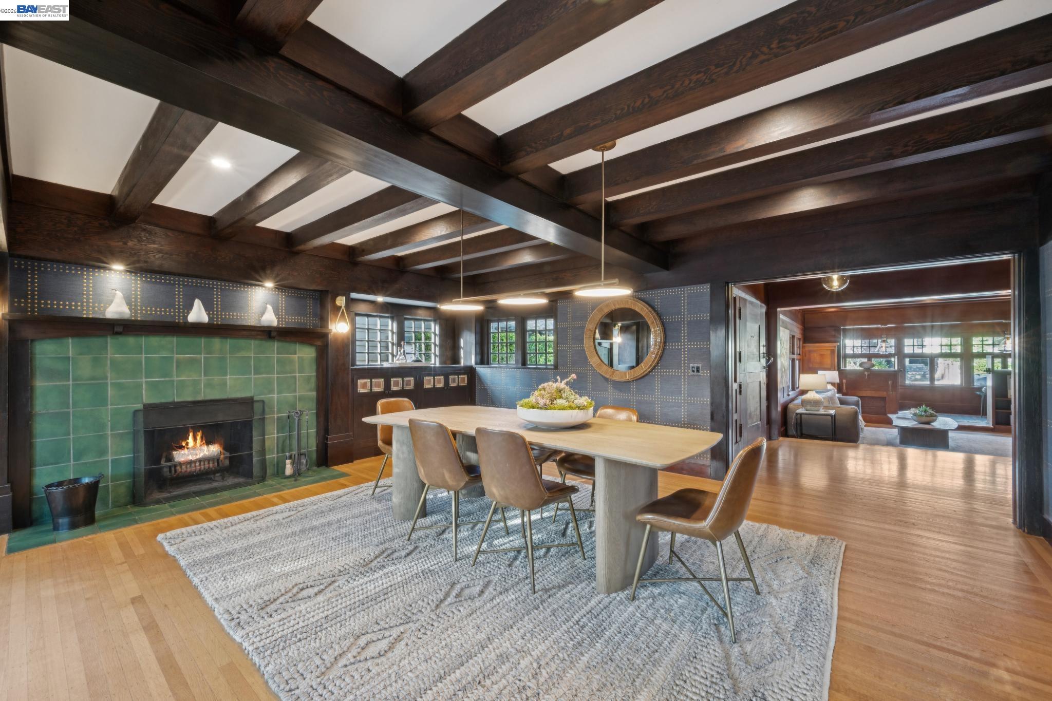 Detail Gallery Image 4 of 59 For 1122 Bay Street, Alameda,  CA 94501 - 4 Beds | 2/1 Baths