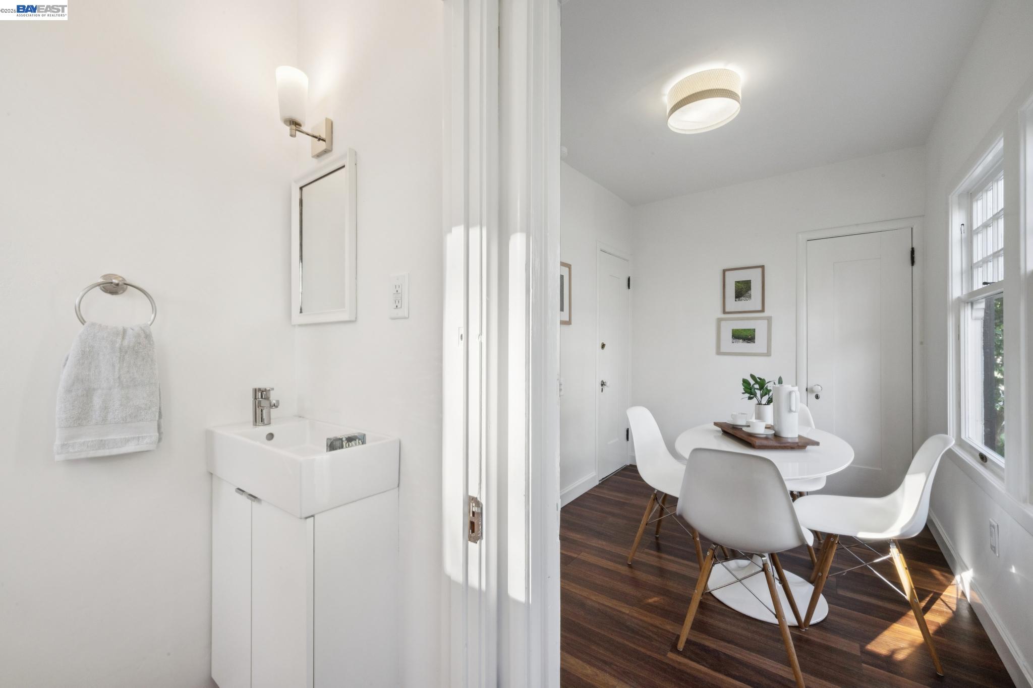 Detail Gallery Image 31 of 59 For 1122 Bay Street, Alameda,  CA 94501 - 4 Beds | 2/1 Baths