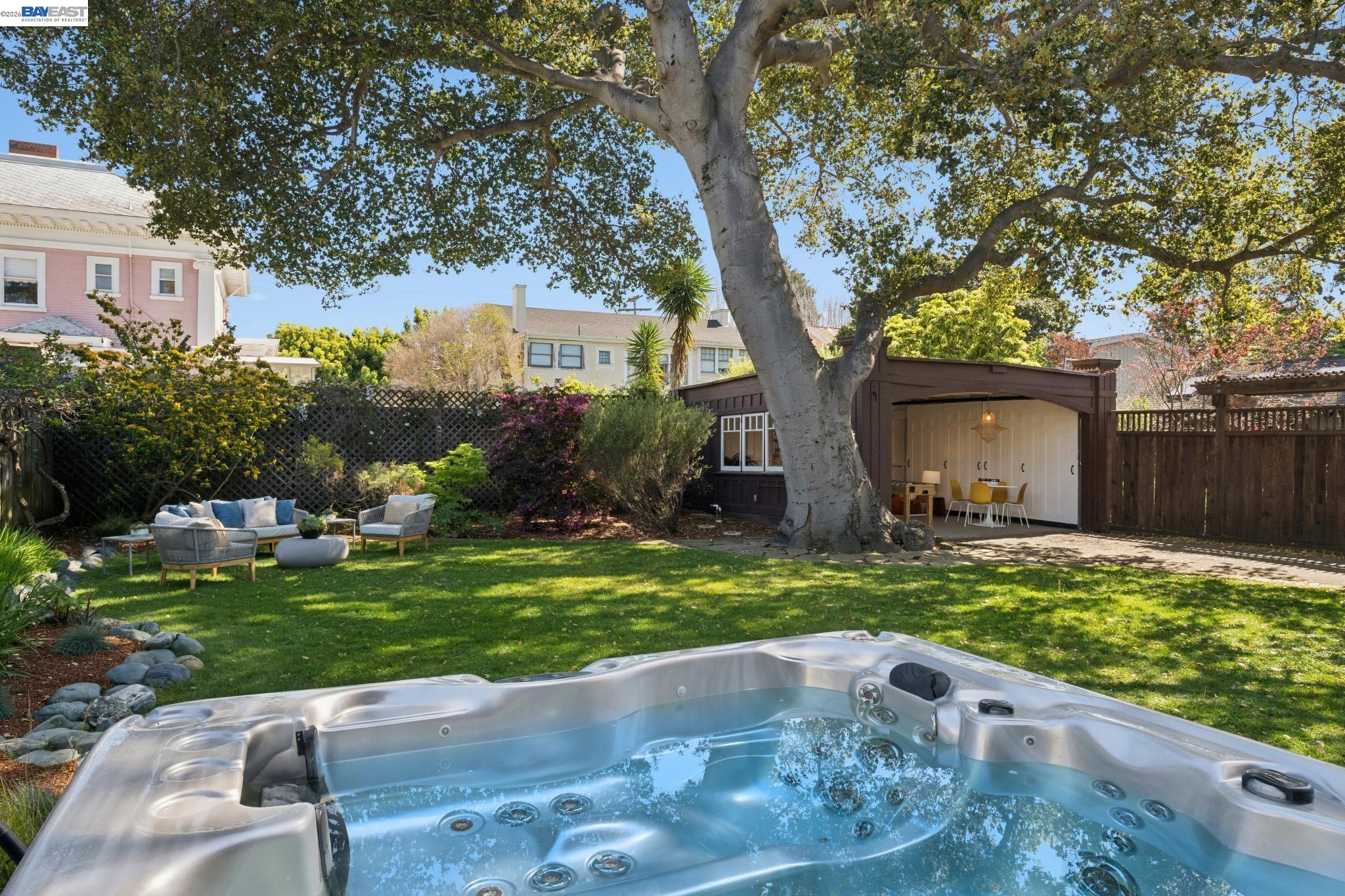 Detail Gallery Image 6 of 59 For 1122 Bay Street, Alameda,  CA 94501 - 4 Beds | 2/1 Baths