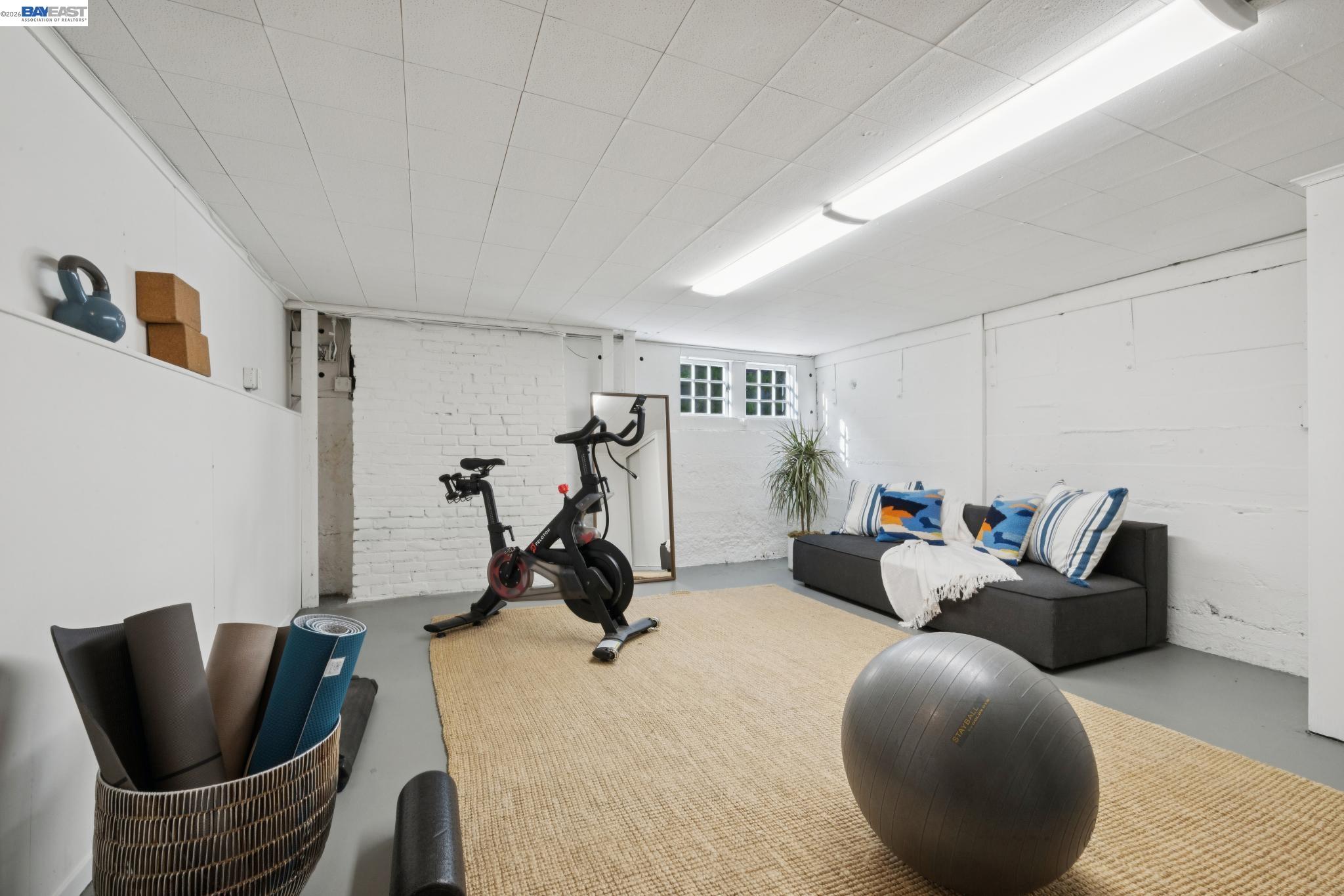 Detail Gallery Image 54 of 59 For 1122 Bay Street, Alameda,  CA 94501 - 4 Beds | 2/1 Baths