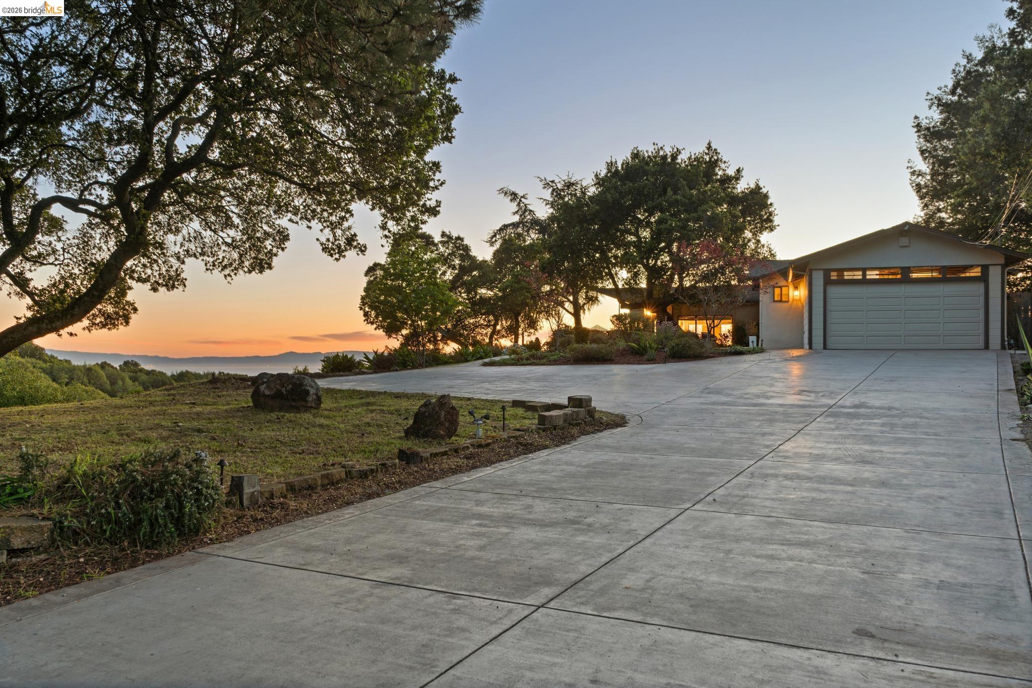 Detail Gallery Image 2 of 60 For 11448 Lochard St, Oakland,  CA 94605 - 3 Beds | 2 Baths