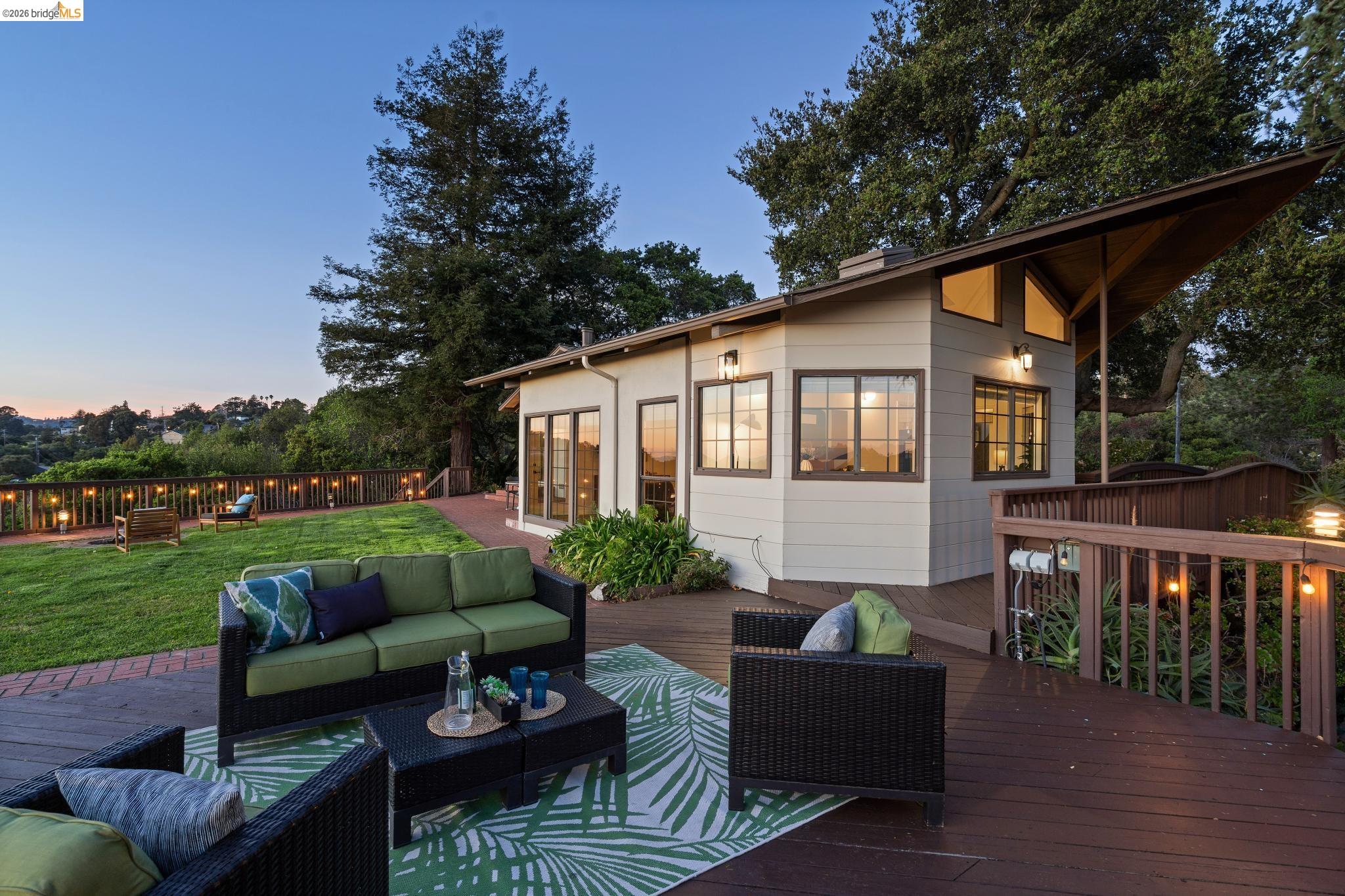 Detail Gallery Image 11 of 60 For 11448 Lochard St, Oakland,  CA 94605 - 3 Beds | 2 Baths