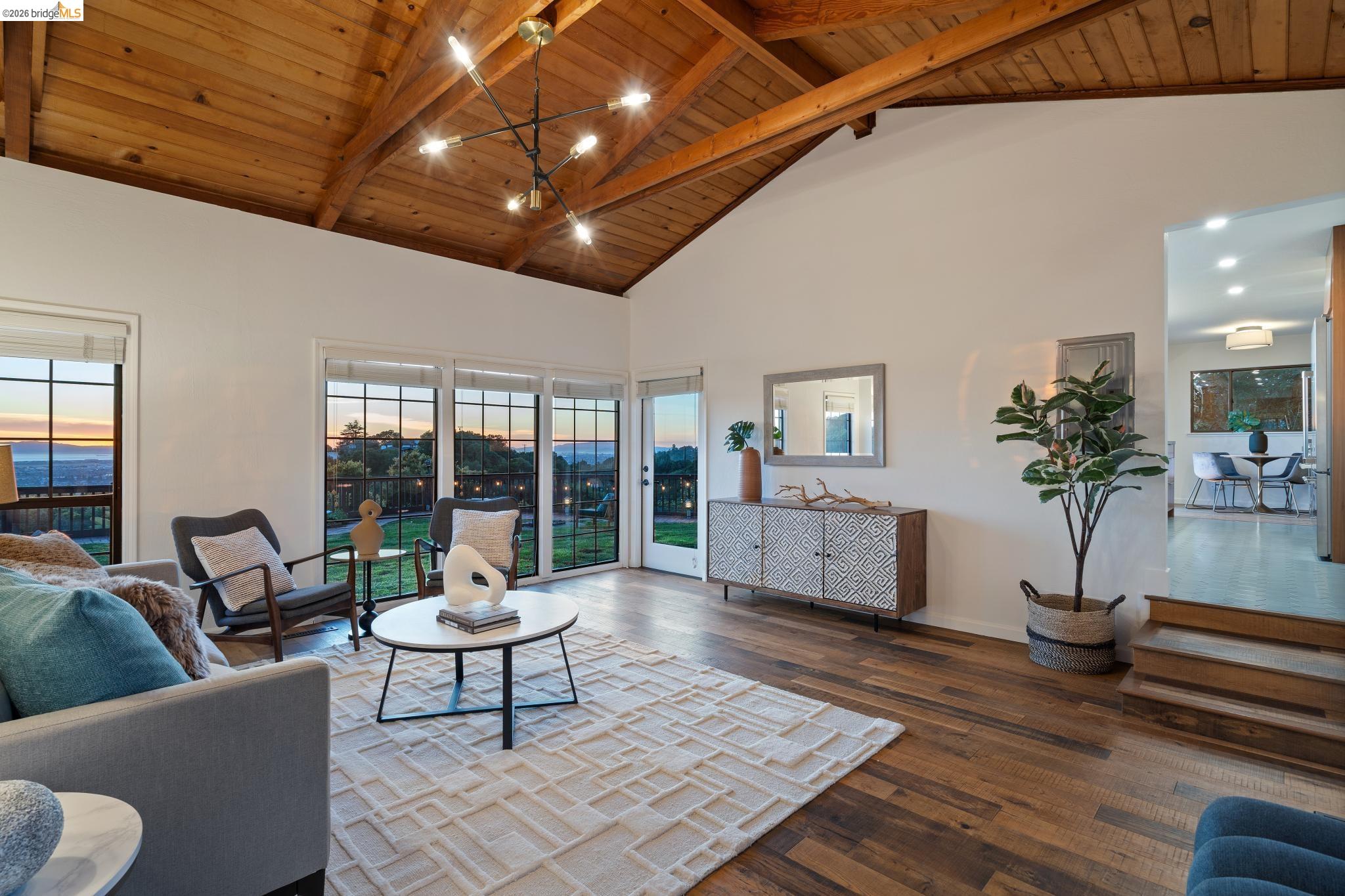 Detail Gallery Image 13 of 60 For 11448 Lochard St, Oakland,  CA 94605 - 3 Beds | 2 Baths