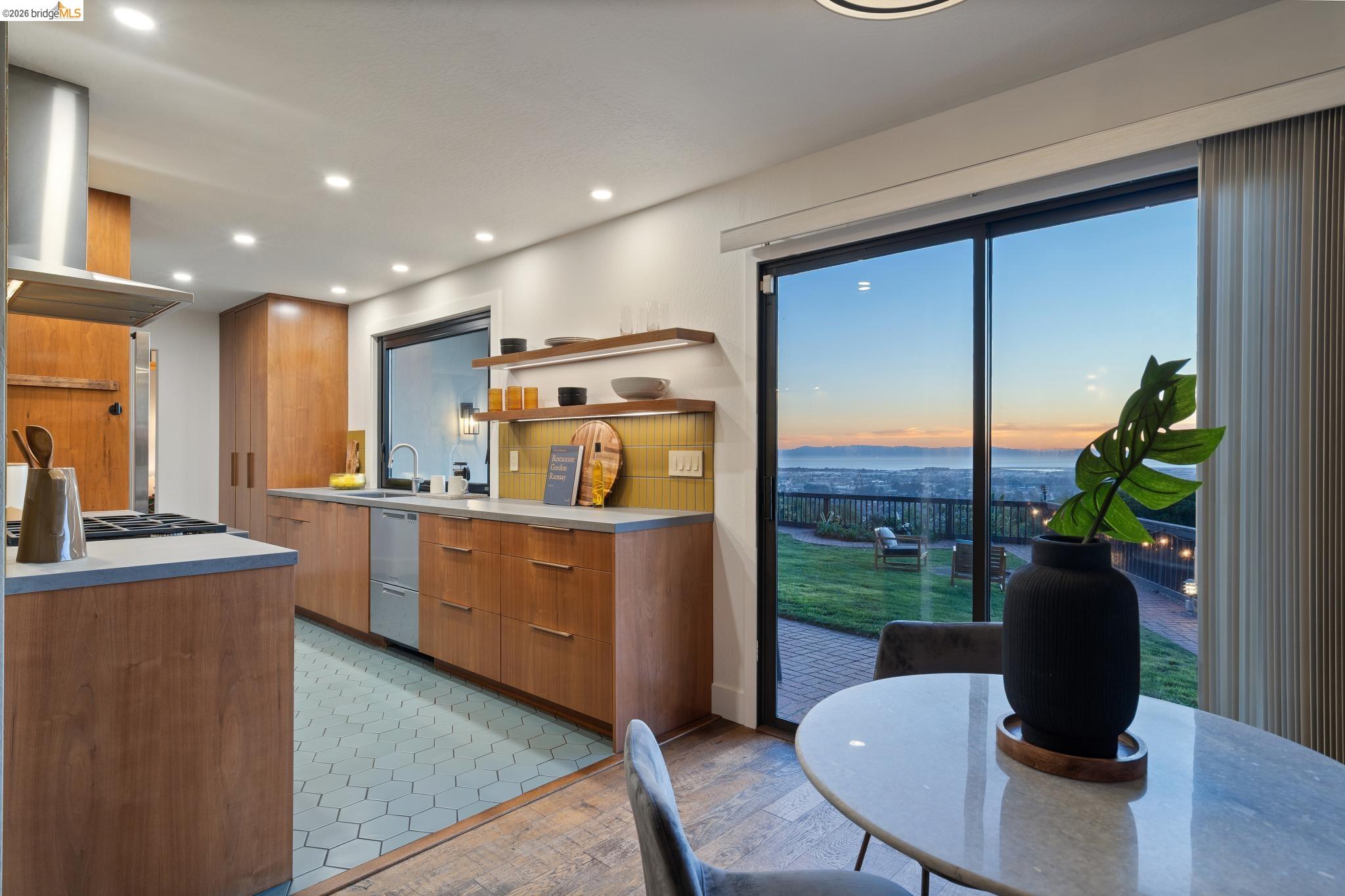 Detail Gallery Image 17 of 60 For 11448 Lochard St, Oakland,  CA 94605 - 3 Beds | 2 Baths