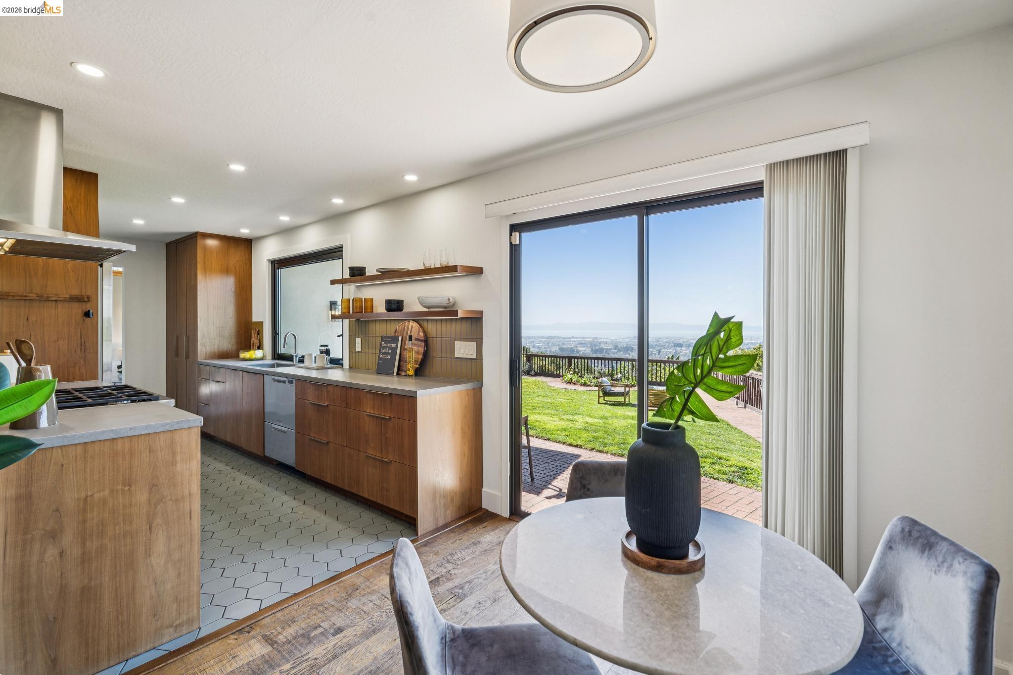 Detail Gallery Image 18 of 60 For 11448 Lochard St, Oakland,  CA 94605 - 3 Beds | 2 Baths