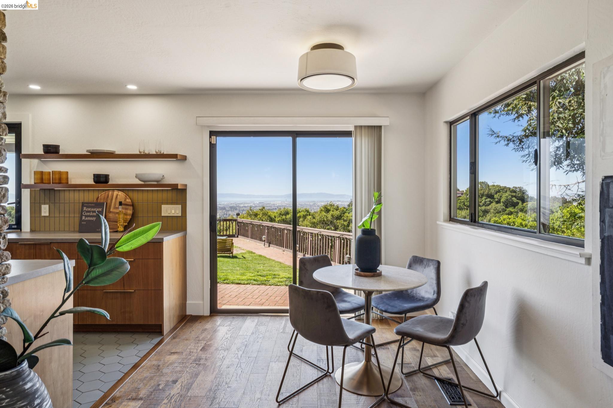 Detail Gallery Image 19 of 60 For 11448 Lochard St, Oakland,  CA 94605 - 3 Beds | 2 Baths