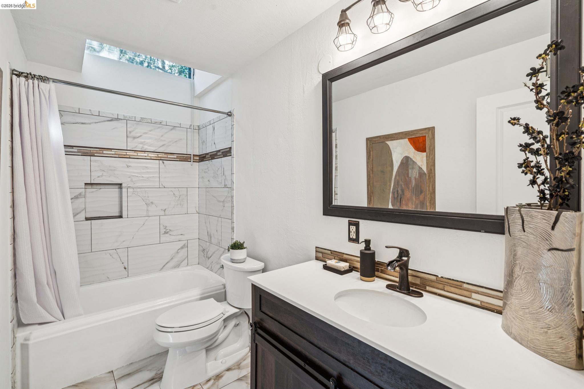 Detail Gallery Image 29 of 60 For 11448 Lochard St, Oakland,  CA 94605 - 3 Beds | 2 Baths