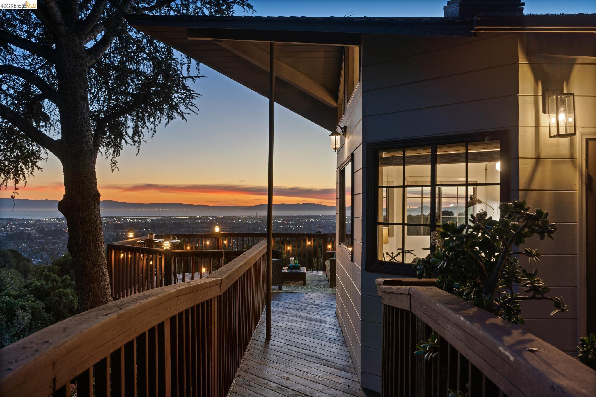 Detail Gallery Image 4 of 60 For 11448 Lochard St, Oakland,  CA 94605 - 3 Beds | 2 Baths