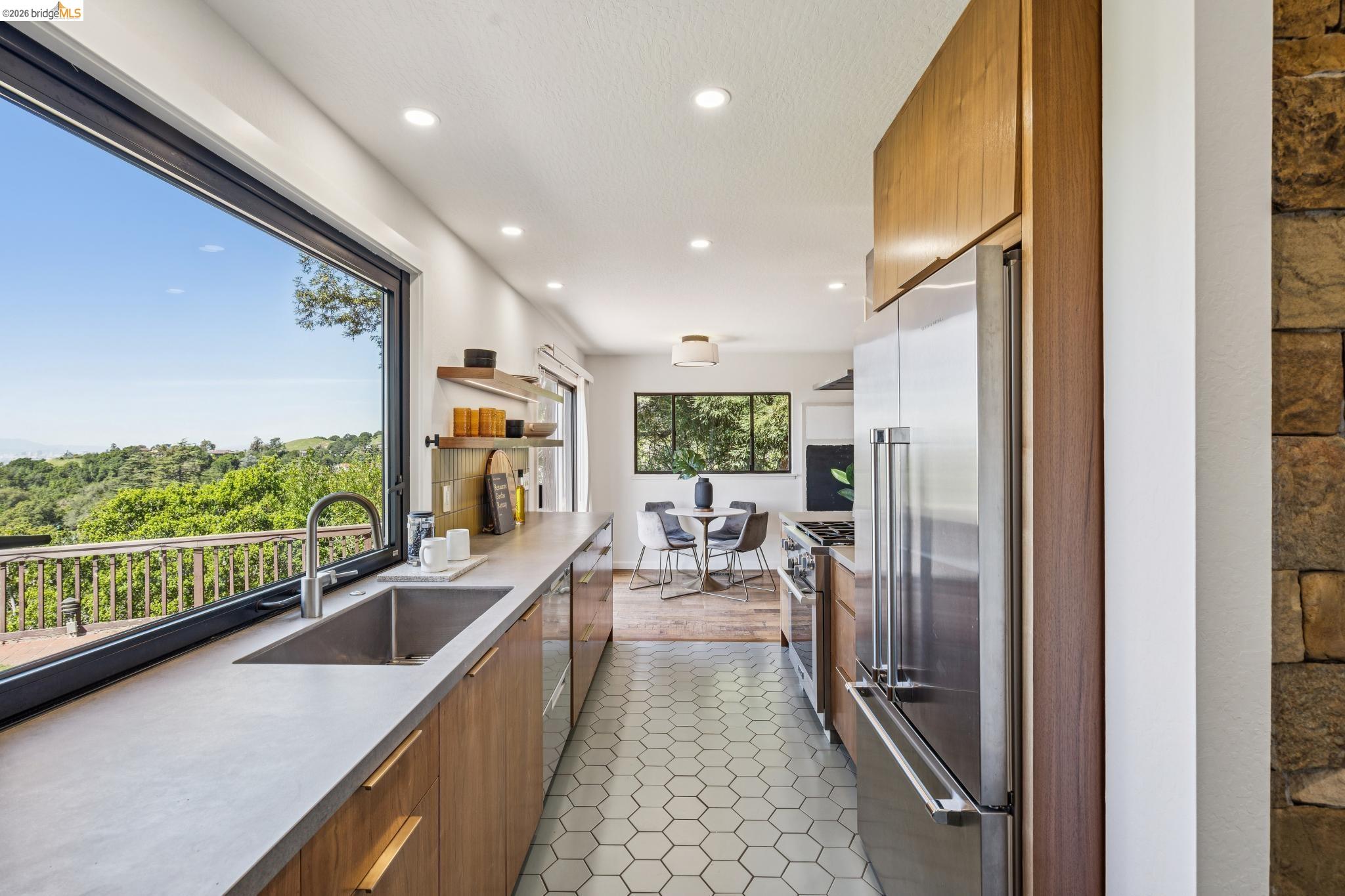 Detail Gallery Image 31 of 60 For 11448 Lochard St, Oakland,  CA 94605 - 3 Beds | 2 Baths